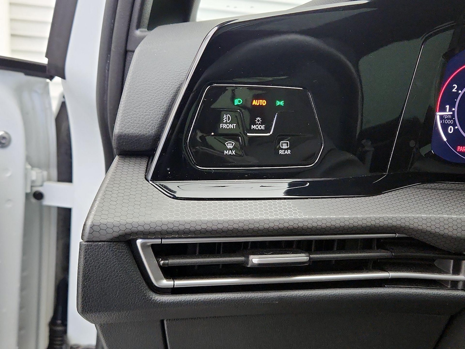 2022 Volkswagen Golf GTI SE - Photo 14