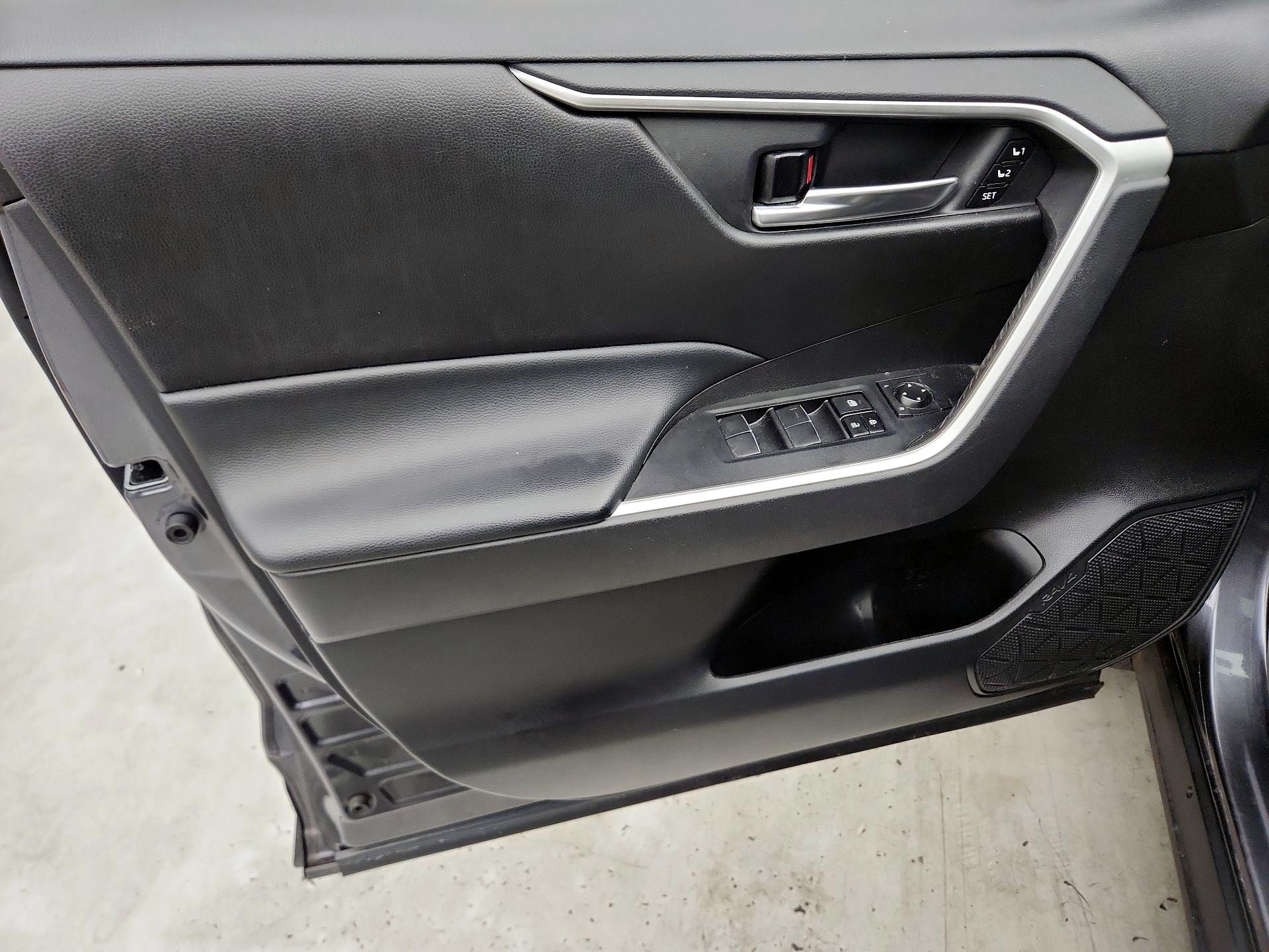 Thumbnail: 2021 Toyota RAV4 - 12