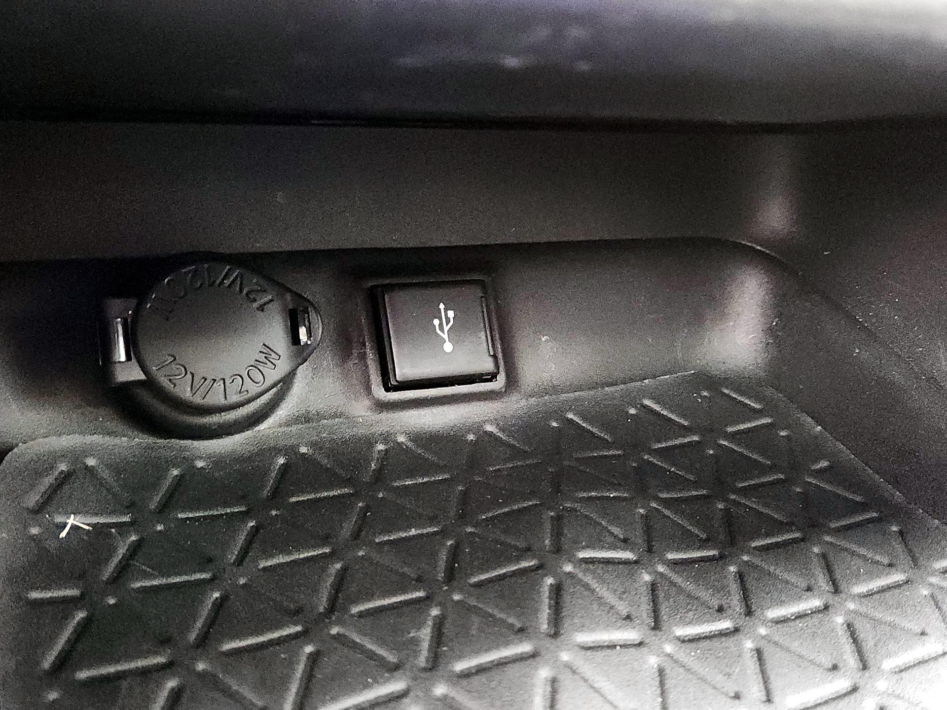 Thumbnail: 2021 Toyota RAV4 - 18
