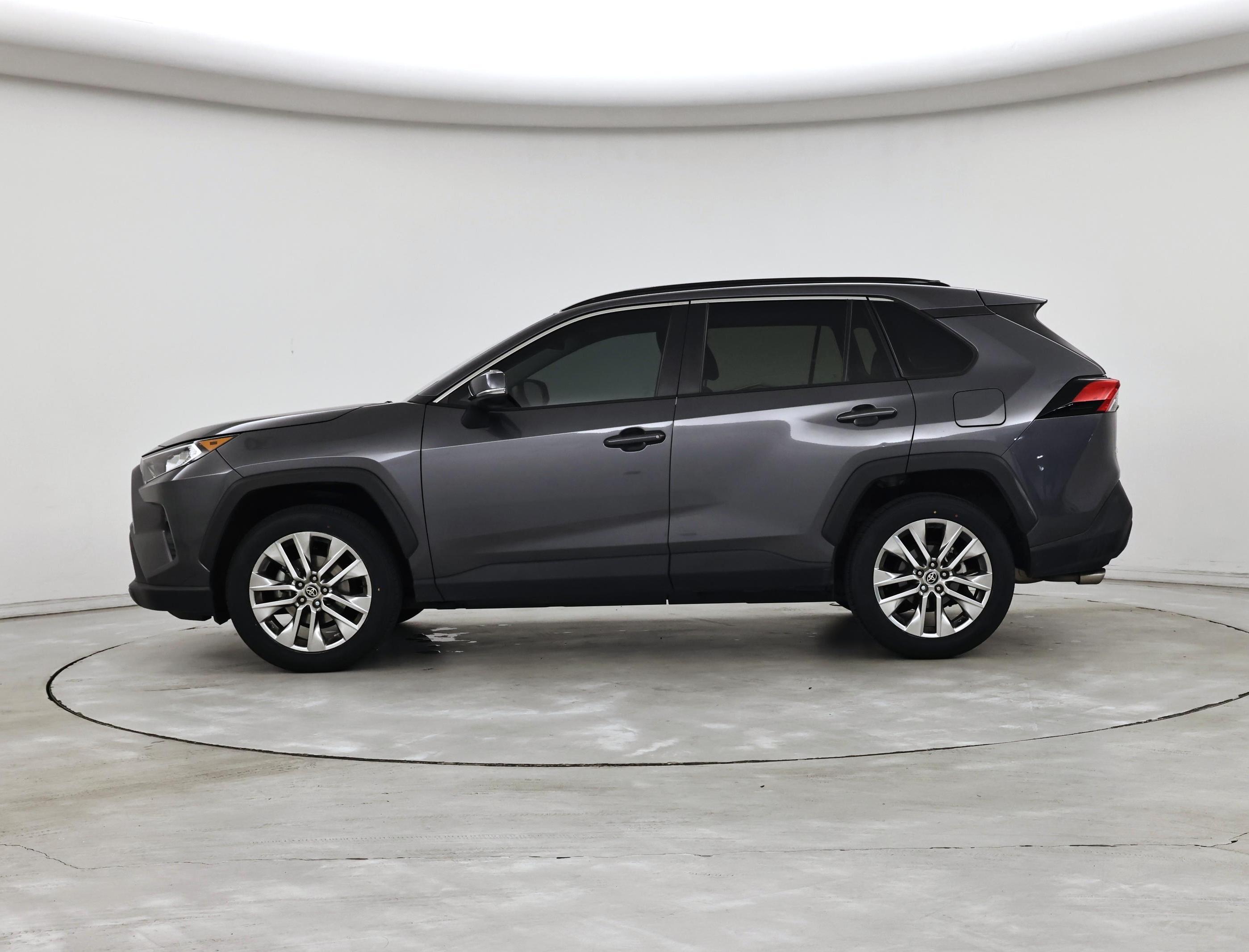 Thumbnail: 2021 Toyota RAV4 - 3