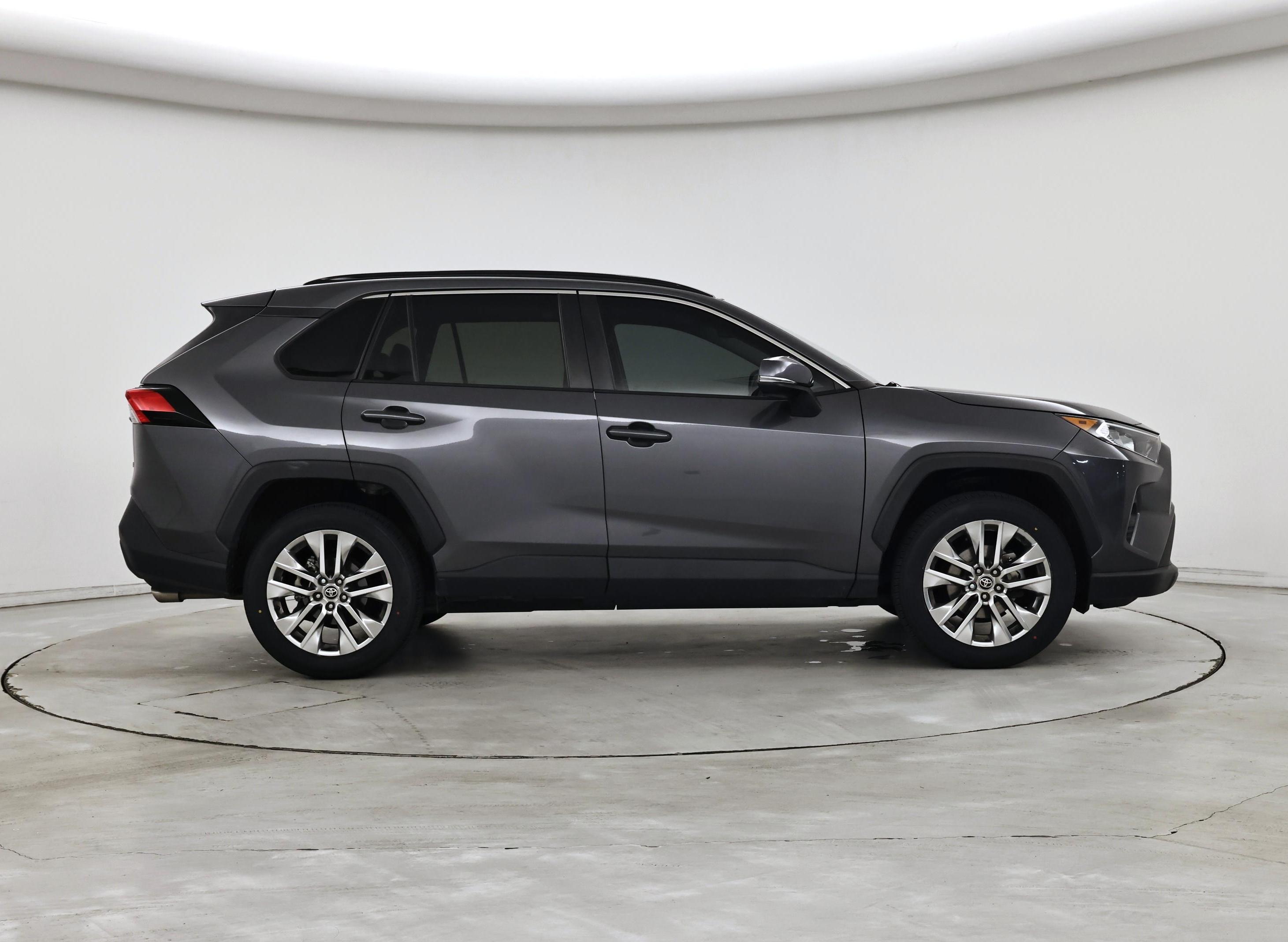 Thumbnail: 2021 Toyota RAV4 - 7