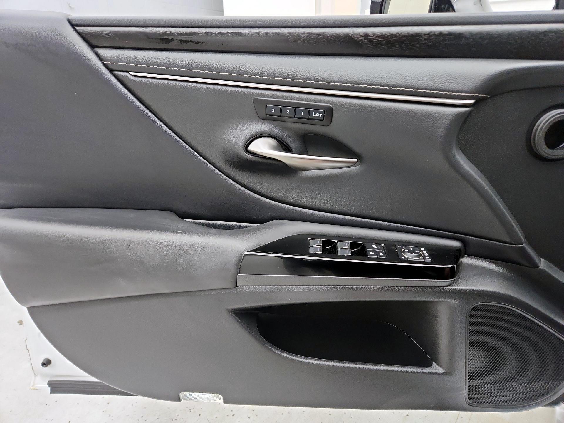 Thumbnail: 2022 Lexus ES - 12