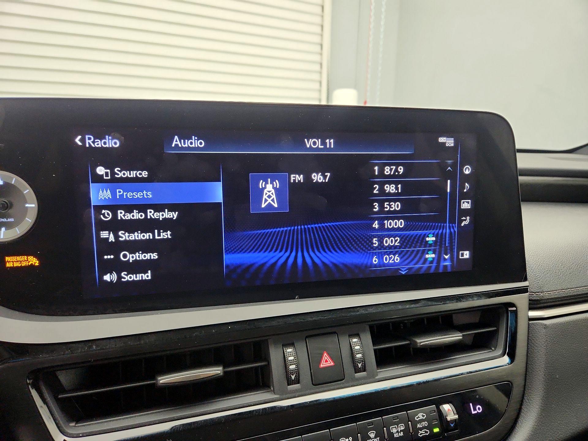 Thumbnail: 2022 Lexus ES - 15