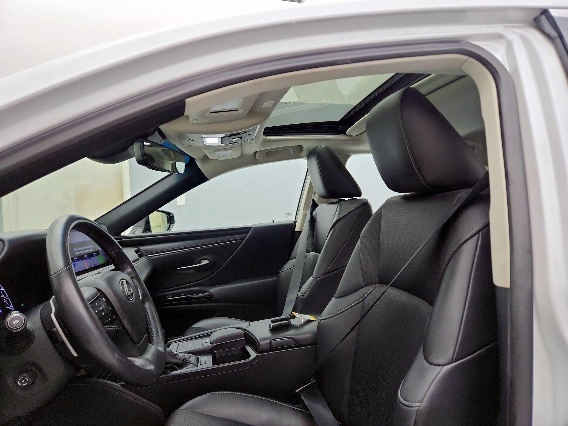 Thumbnail: 2022 Lexus ES - 19