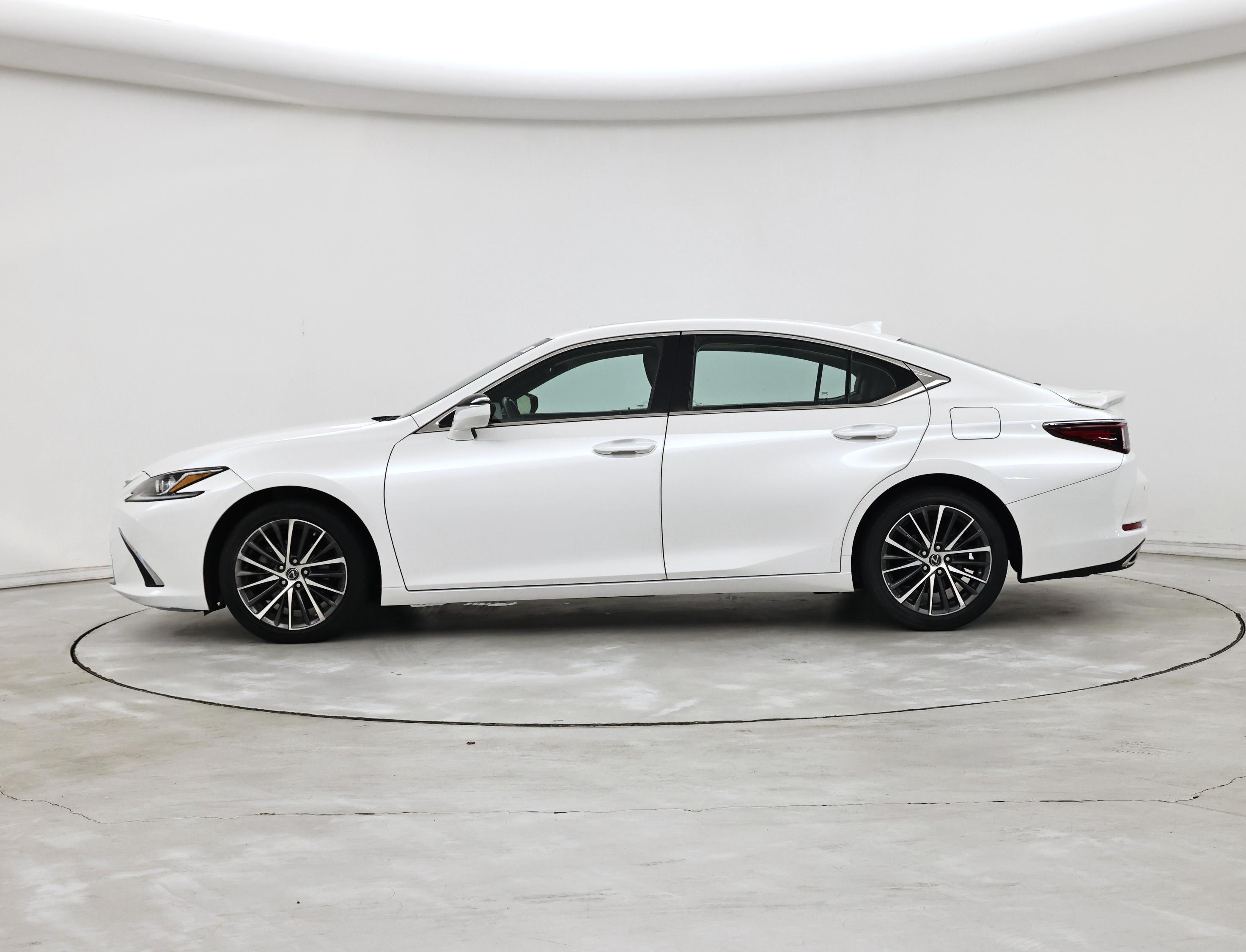 Thumbnail: 2022 Lexus ES - 3