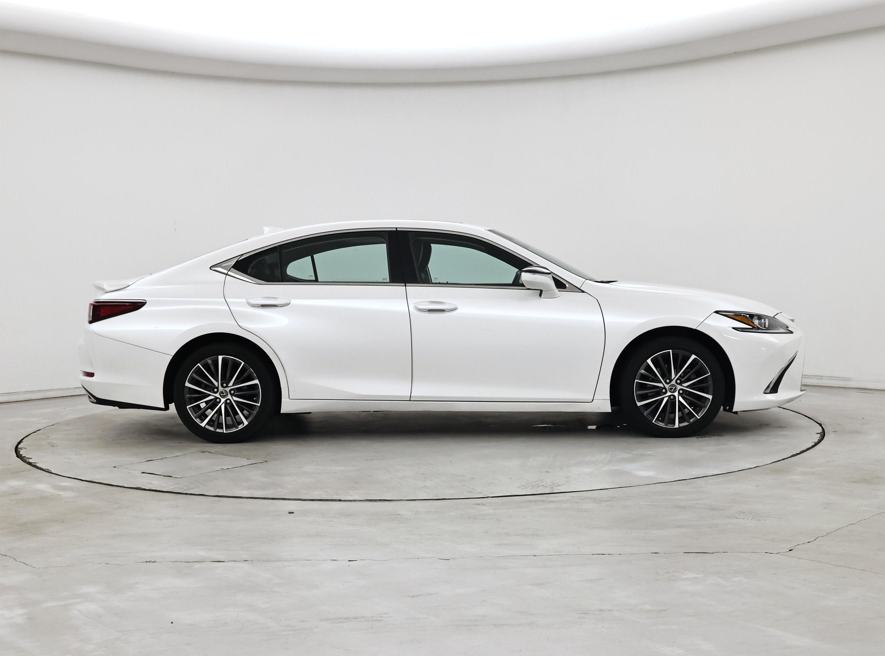 Thumbnail: 2022 Lexus ES - 7