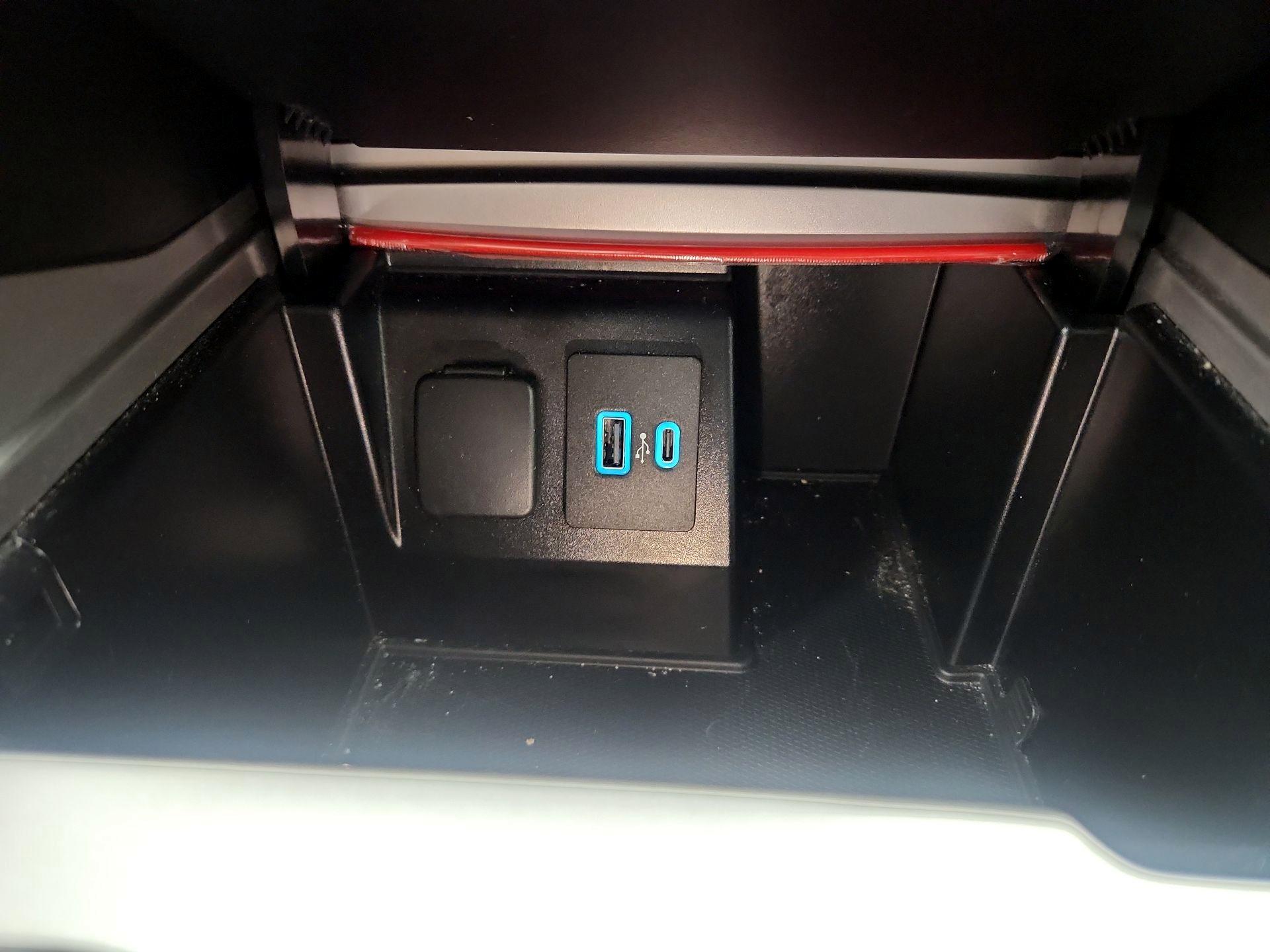 Thumbnail: 2020 Ford Explorer - 18