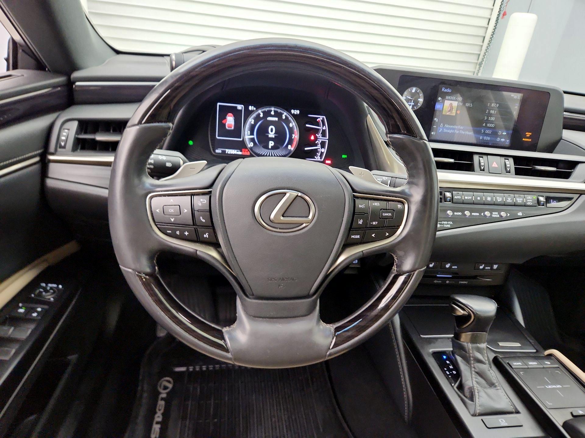 Thumbnail: 2020 Lexus ES - 10