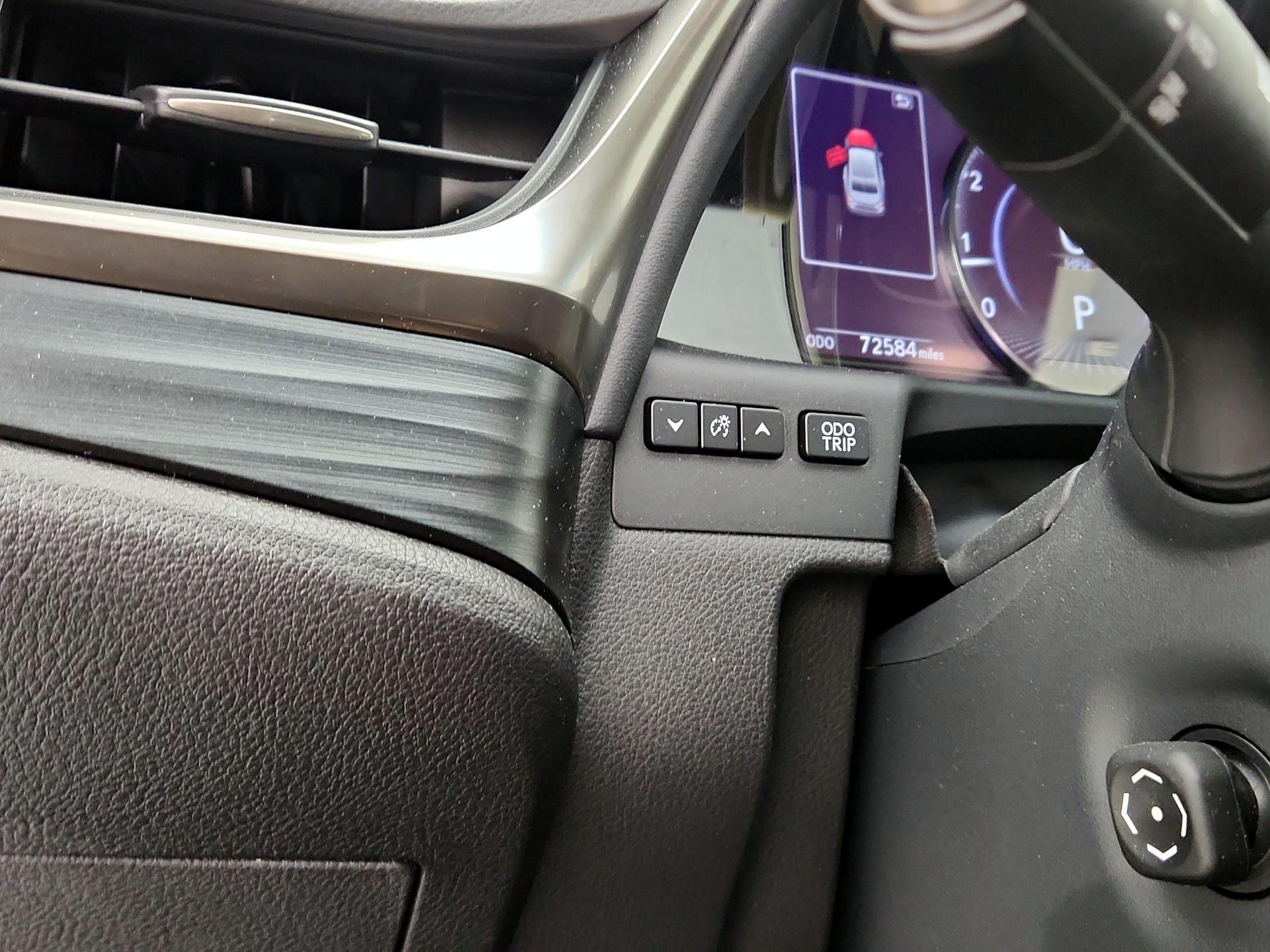 Thumbnail: 2020 Lexus ES - 13