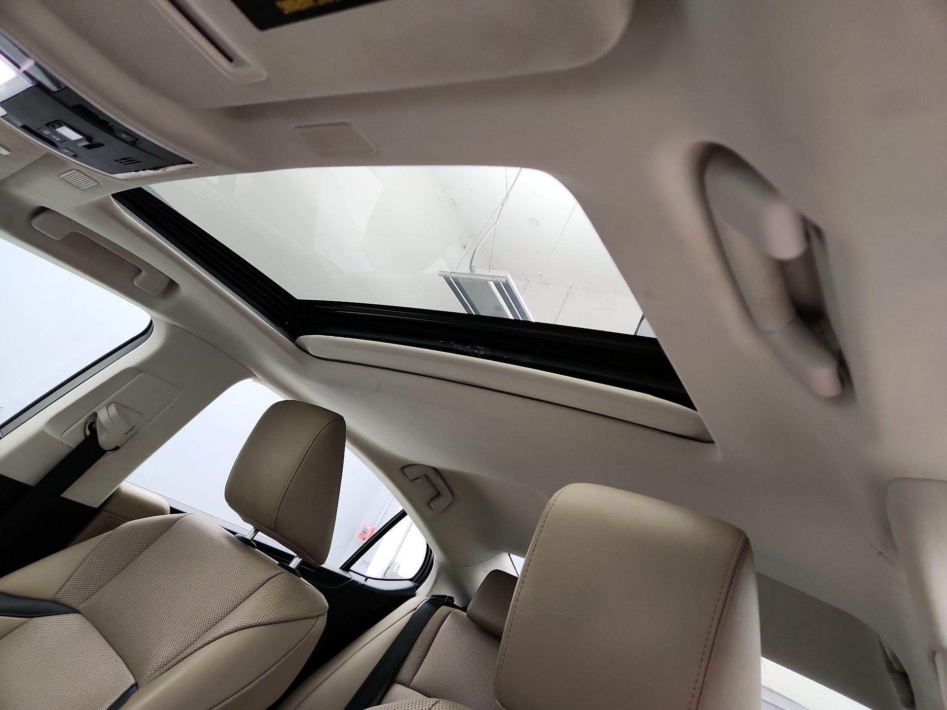 Thumbnail: 2020 Lexus ES - 19