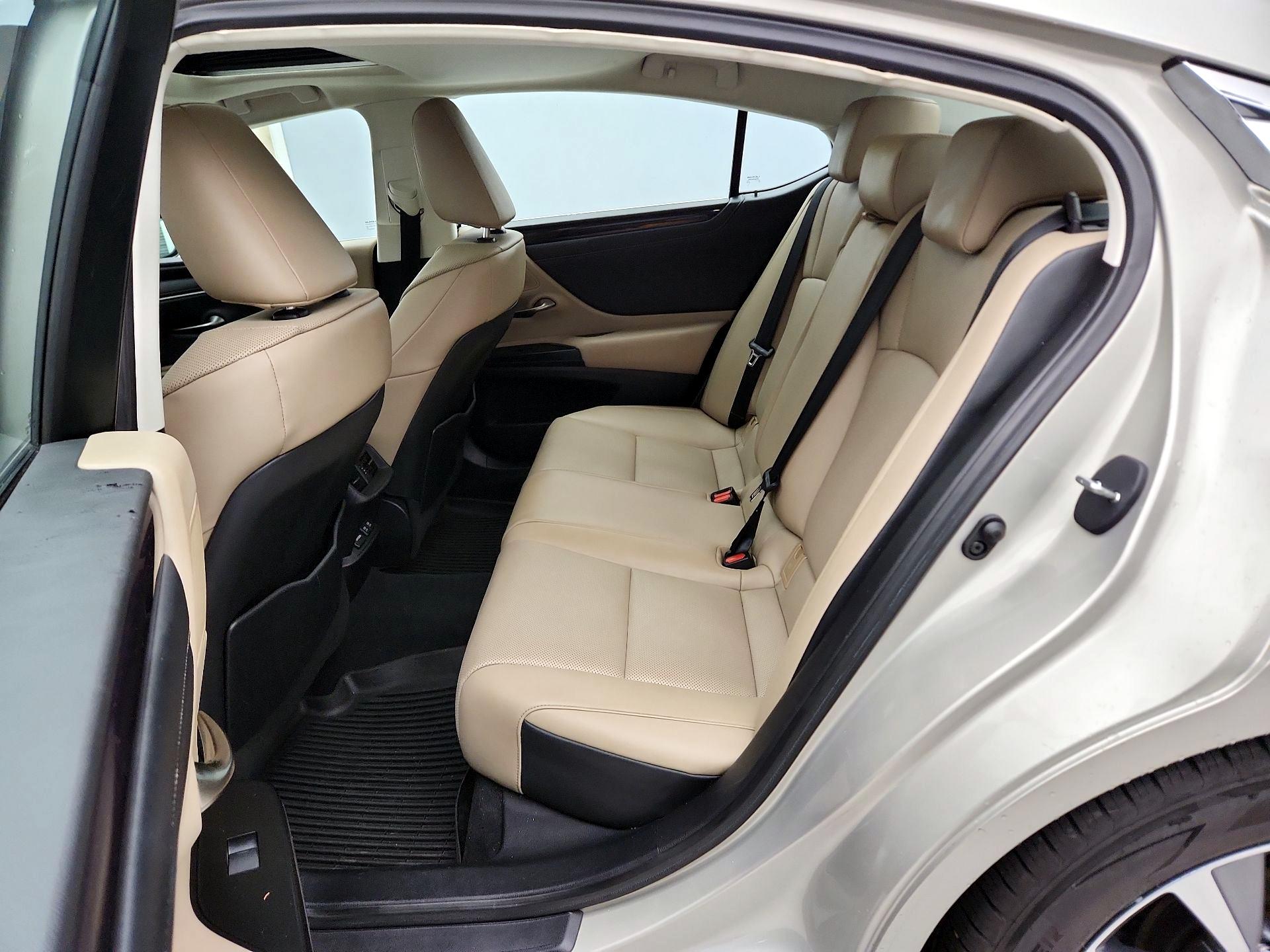 Thumbnail: 2020 Lexus ES - 20