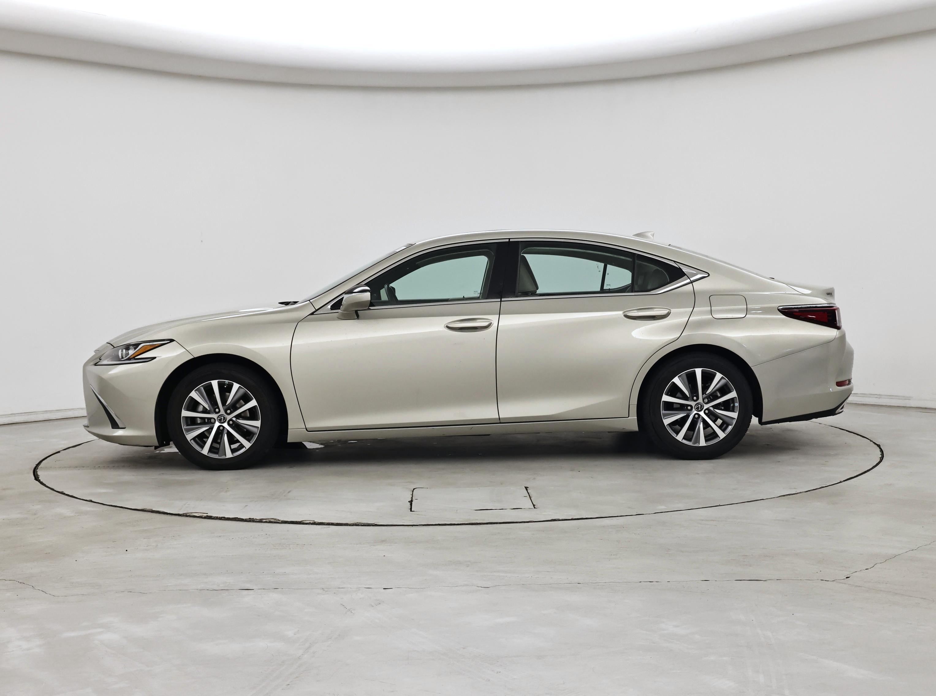 Thumbnail: 2020 Lexus ES - 3