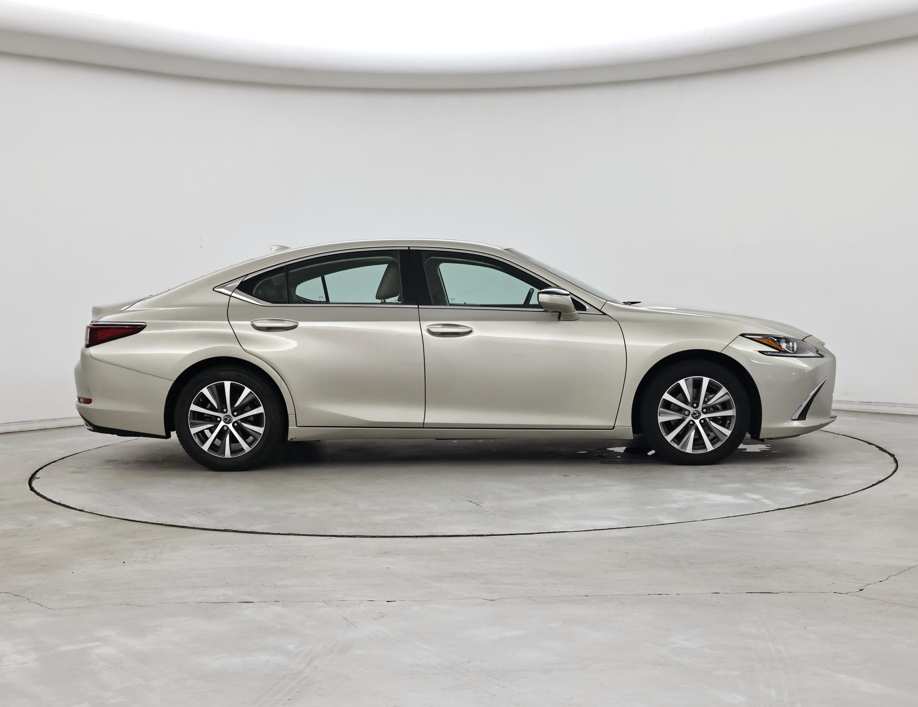 Thumbnail: 2020 Lexus ES - 7
