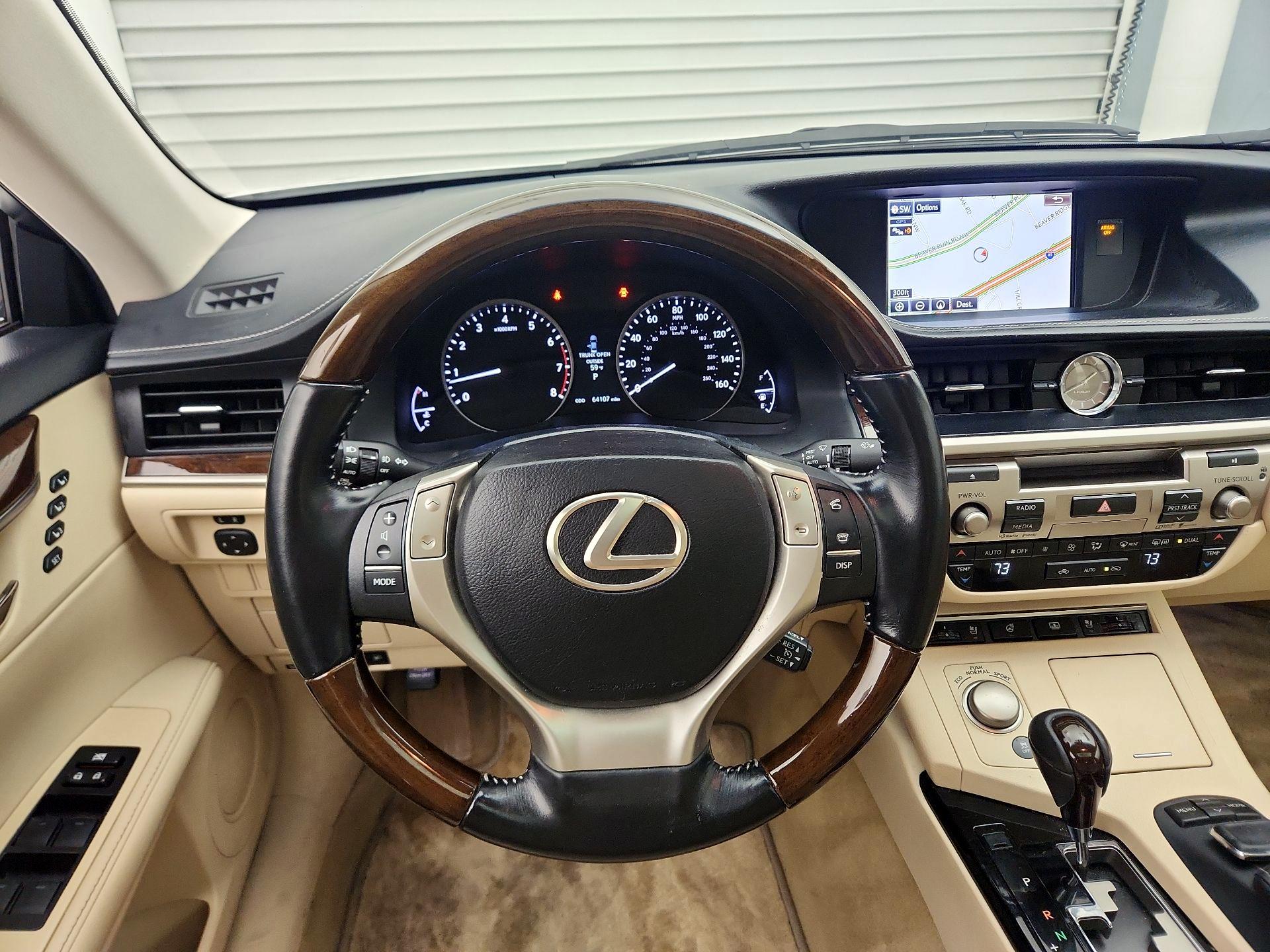 Thumbnail: 2015 Lexus ES - 10