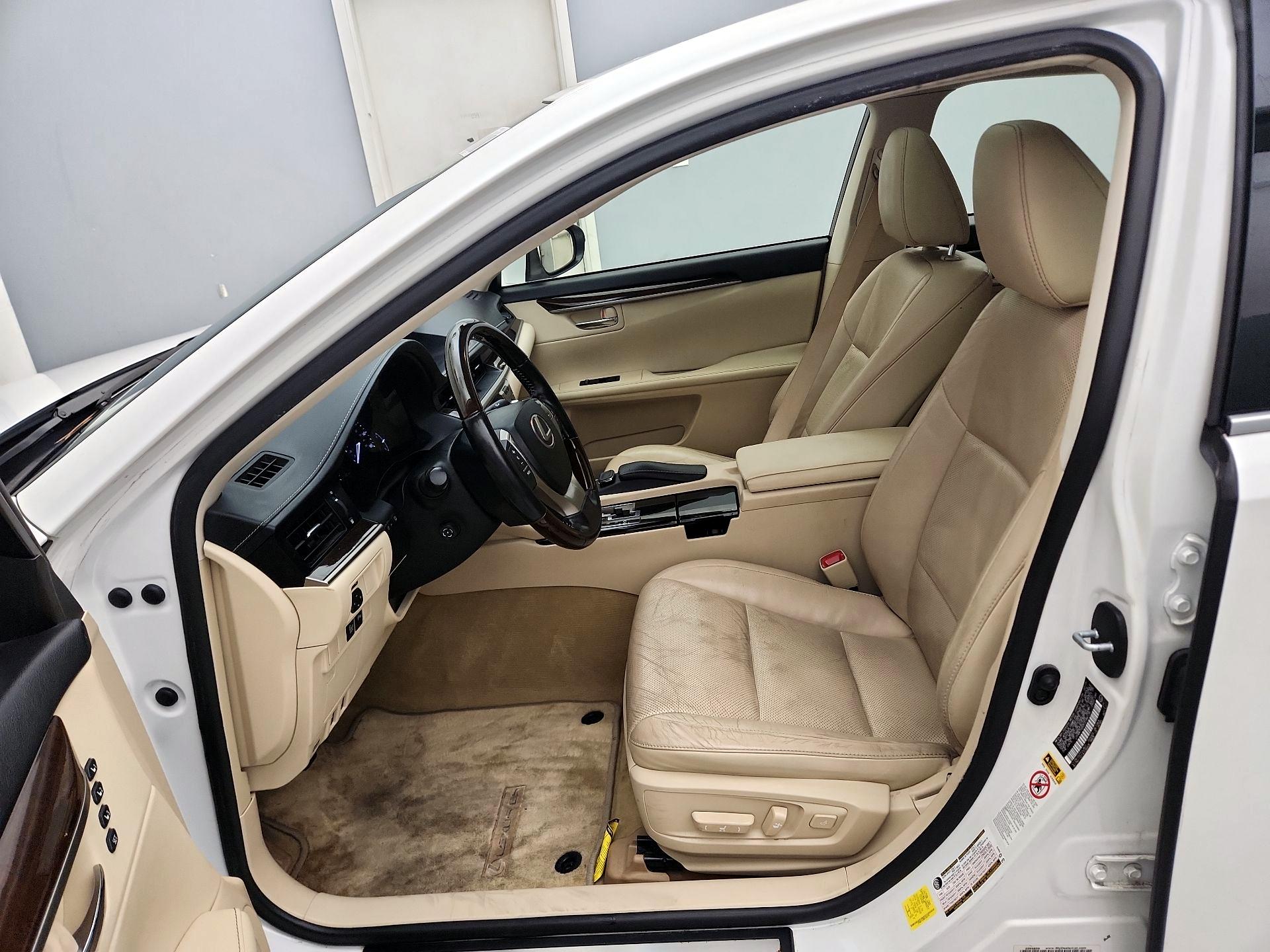 Thumbnail: 2015 Lexus ES - 11