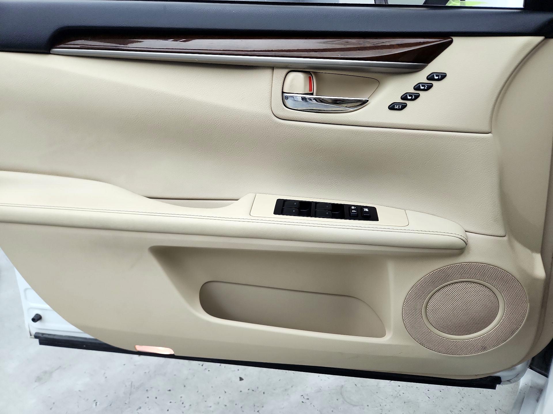 Thumbnail: 2015 Lexus ES - 12