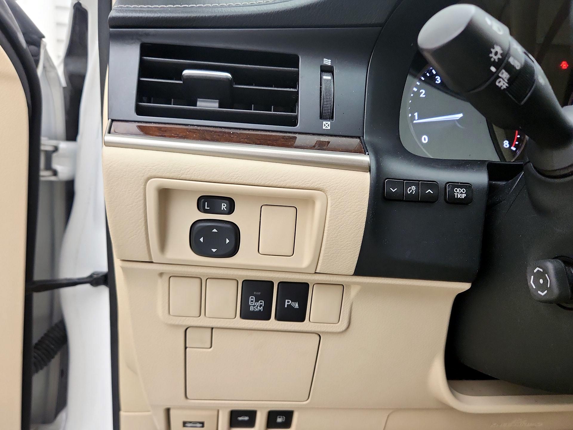 Thumbnail: 2015 Lexus ES - 13