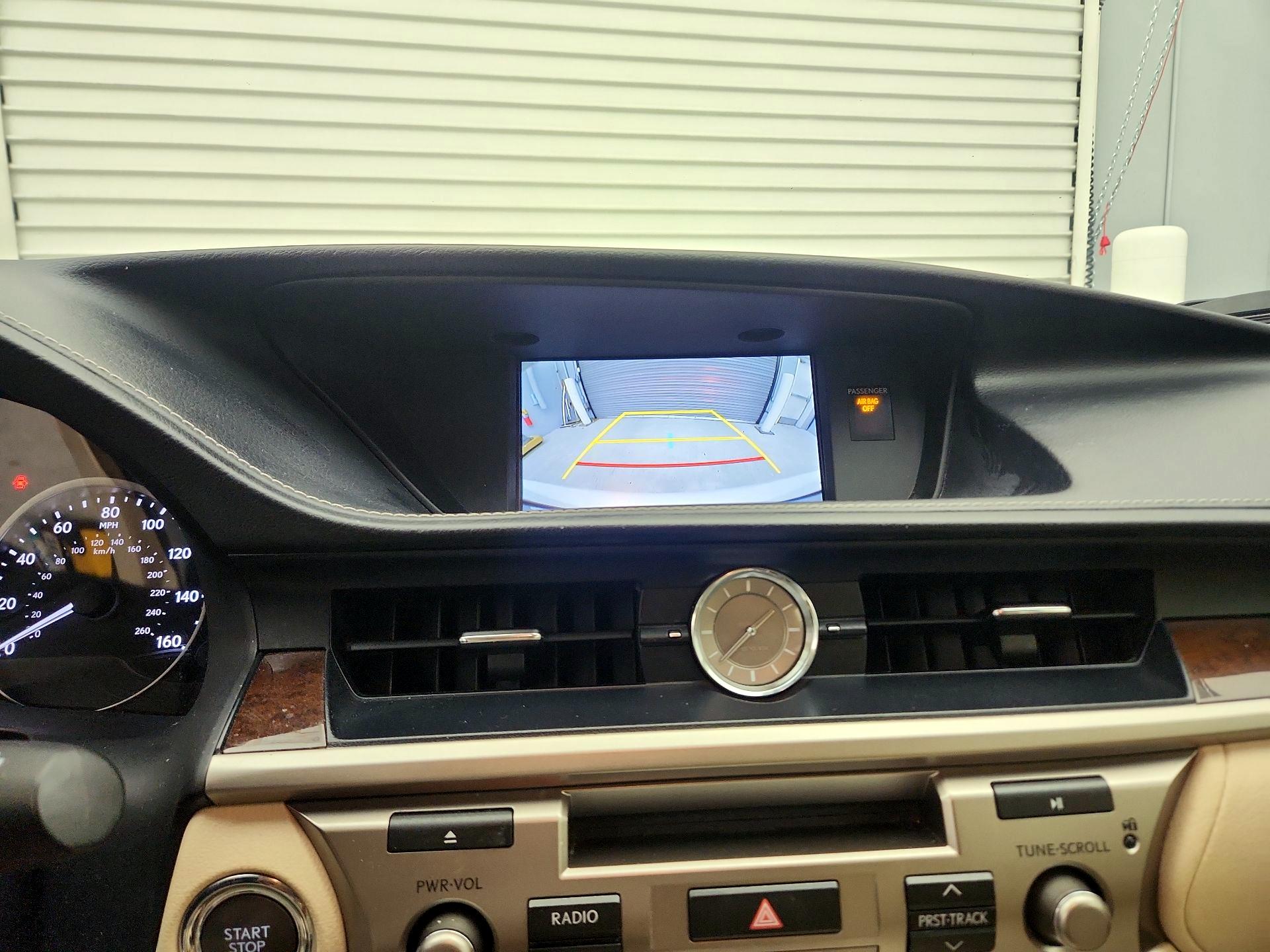 Thumbnail: 2015 Lexus ES - 15