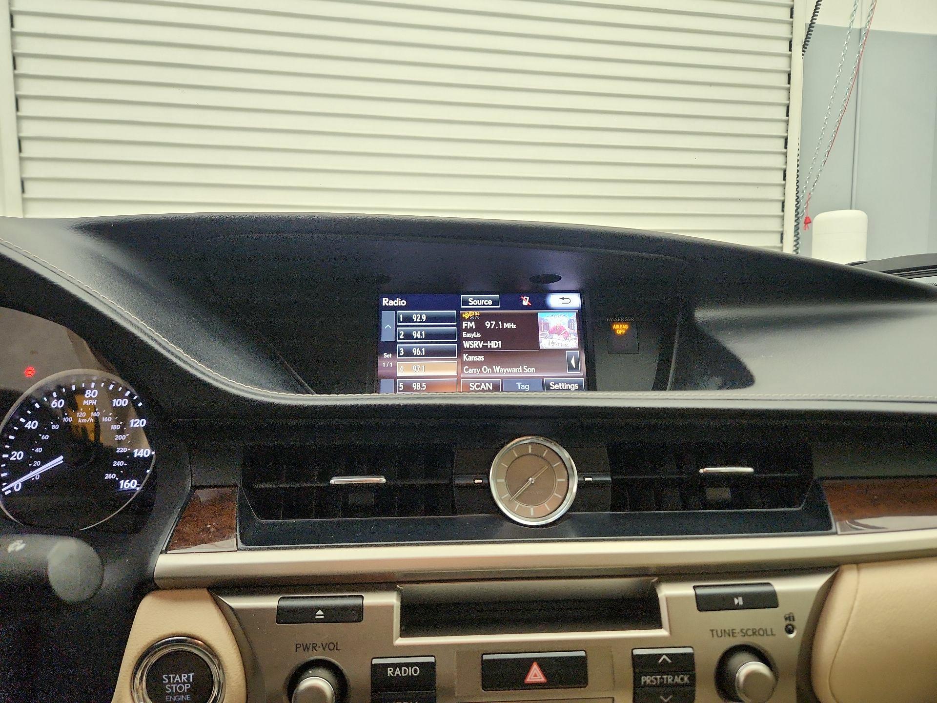 Thumbnail: 2015 Lexus ES - 16