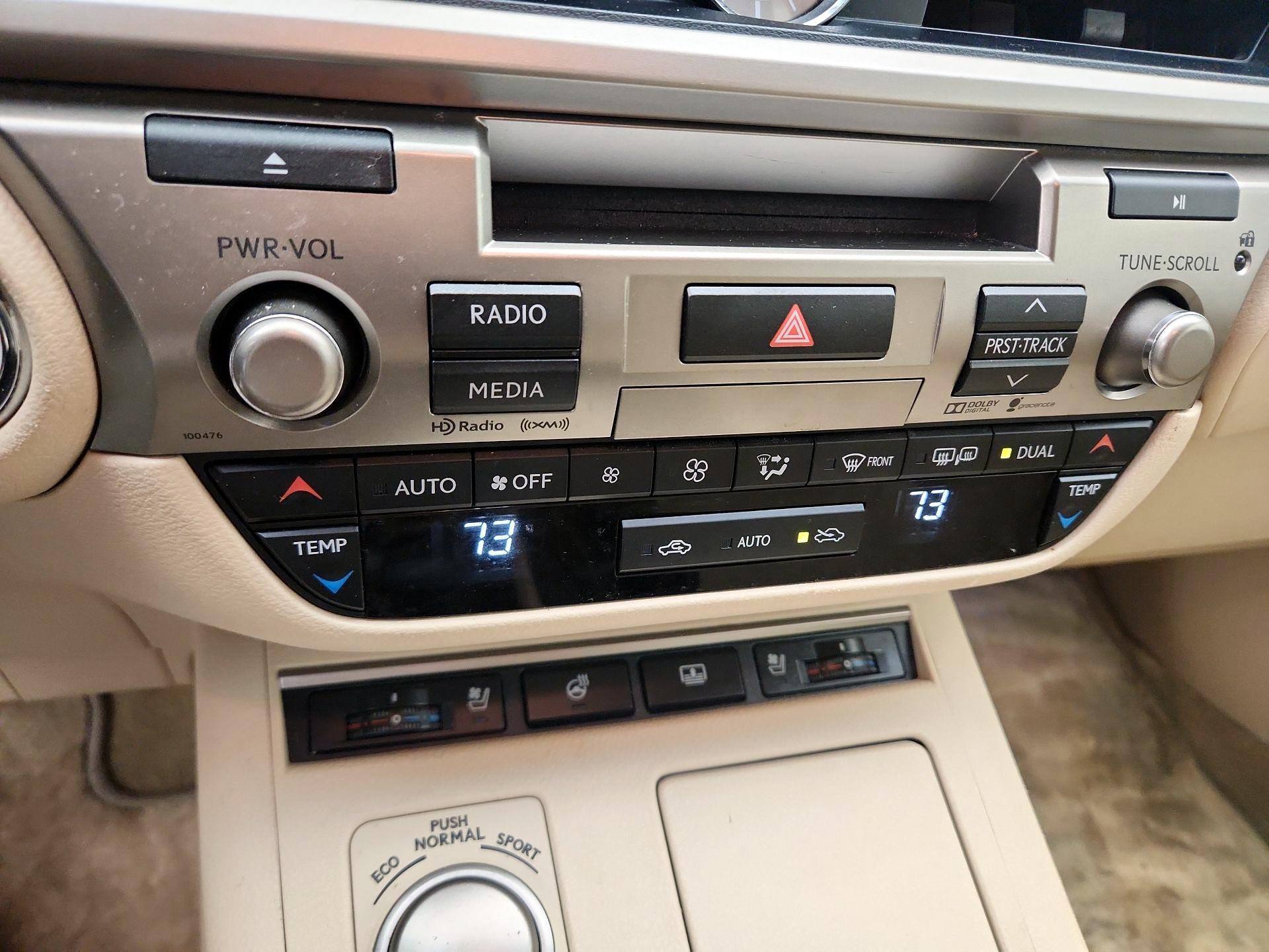 Thumbnail: 2015 Lexus ES - 17