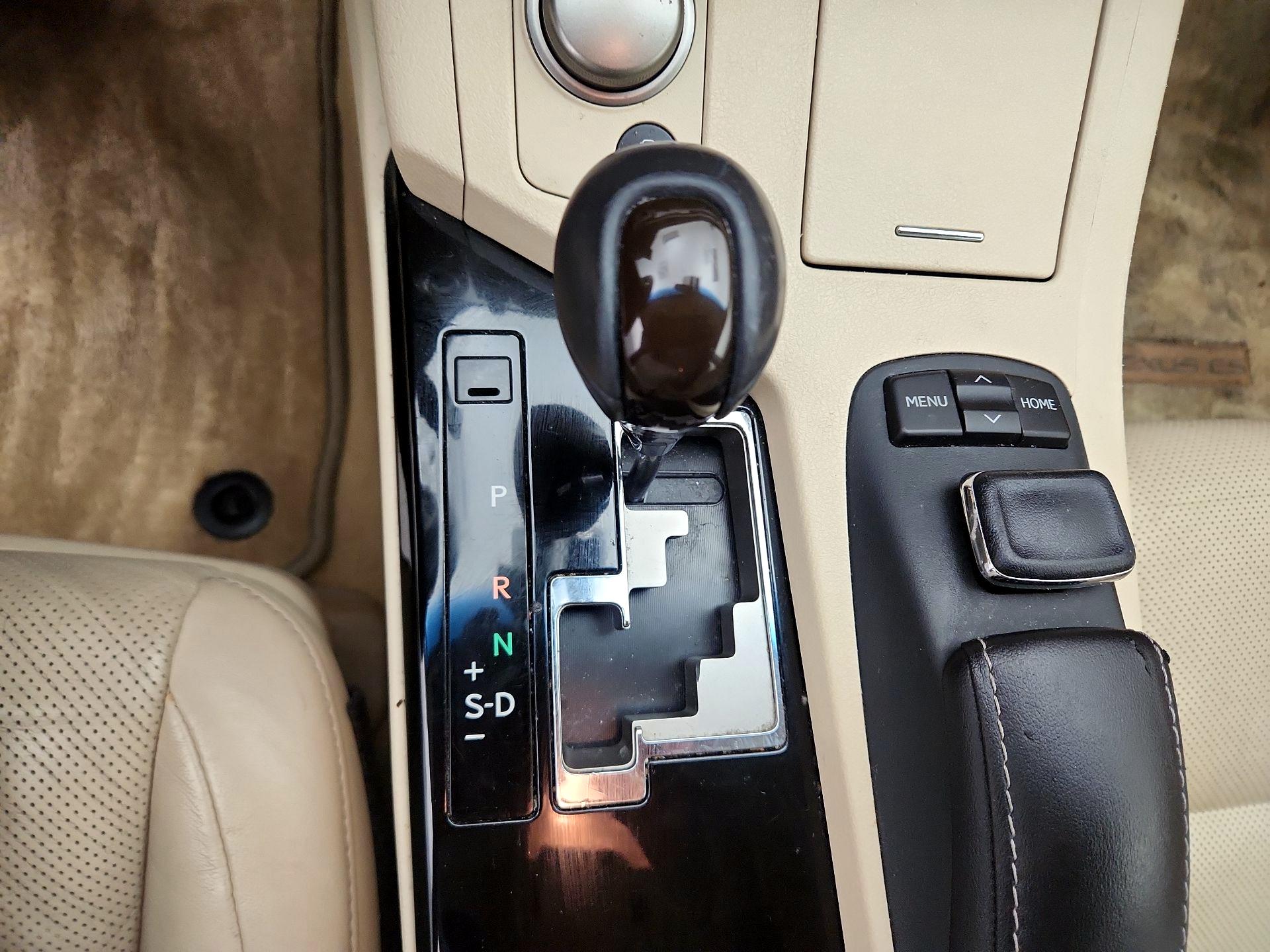 Thumbnail: 2015 Lexus ES - 18