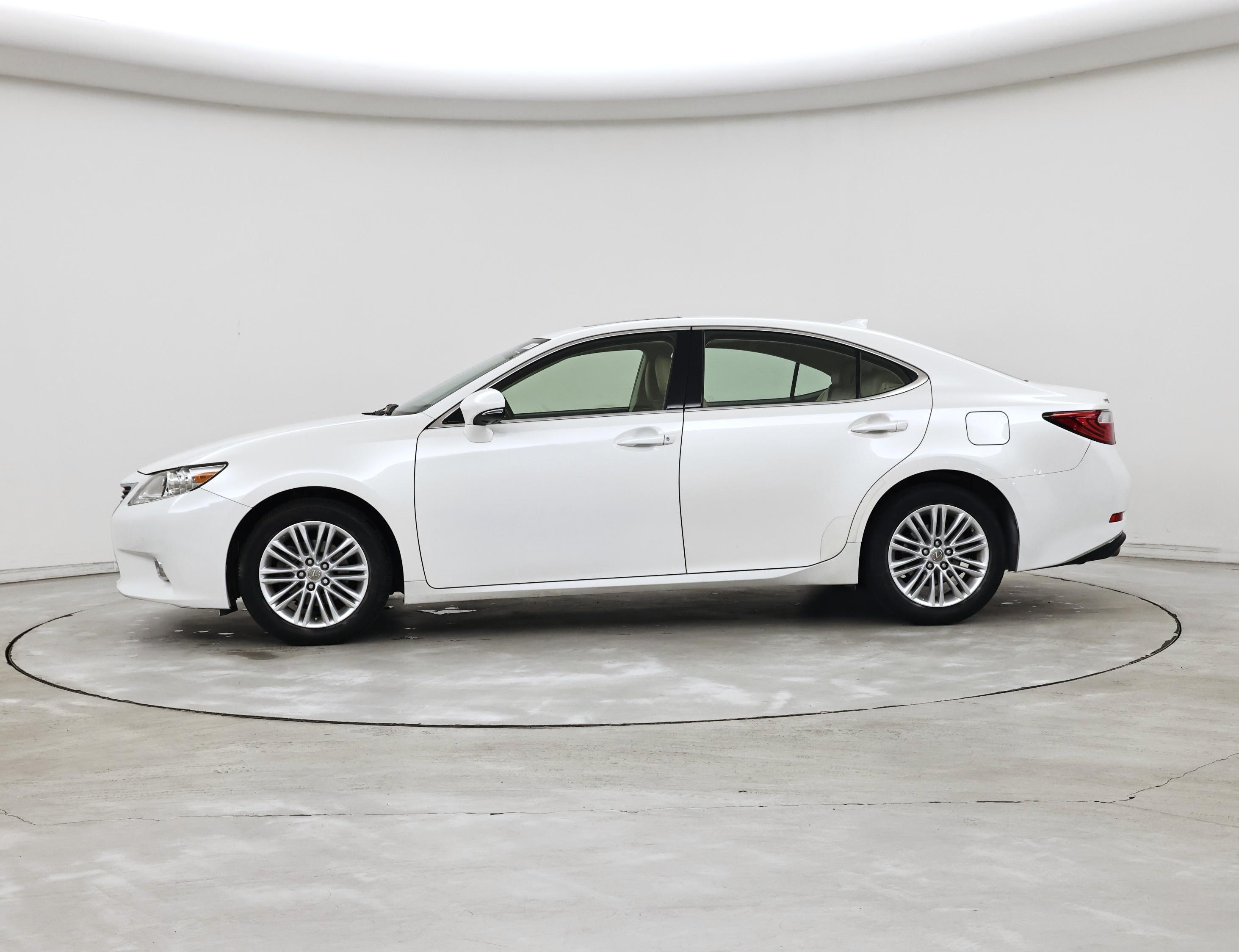 Thumbnail: 2015 Lexus ES - 3