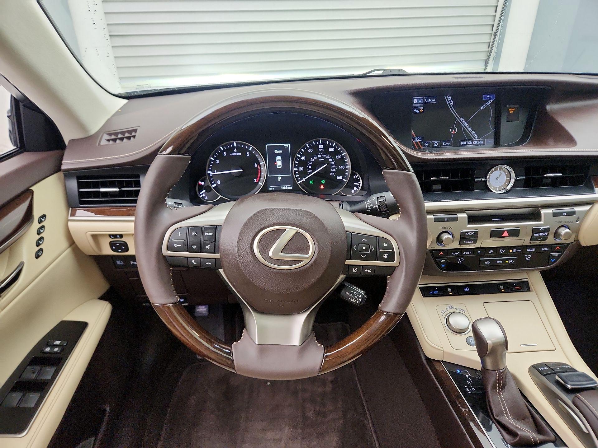 Thumbnail: 2016 Lexus ES - 10