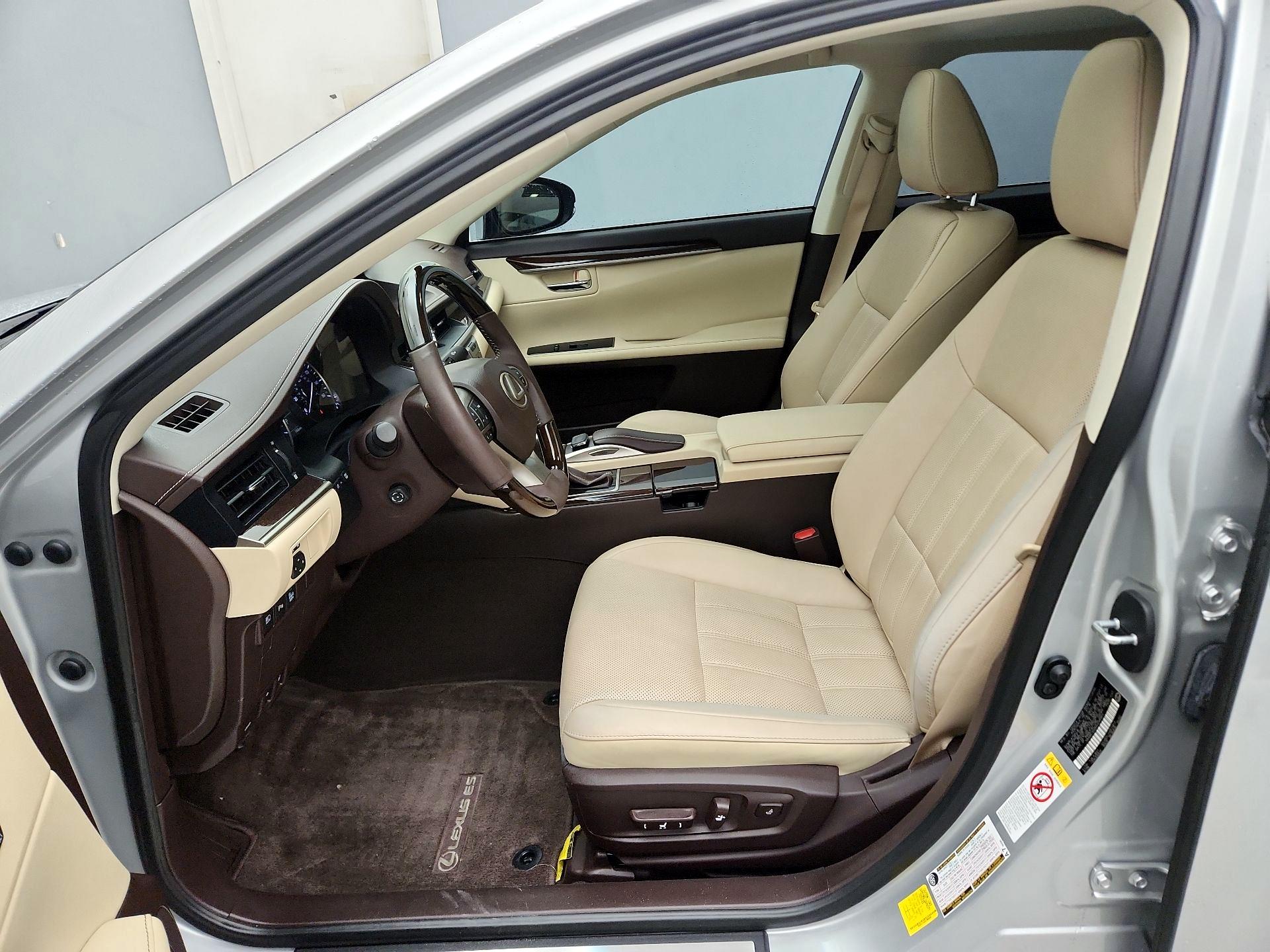 Thumbnail: 2016 Lexus ES - 11