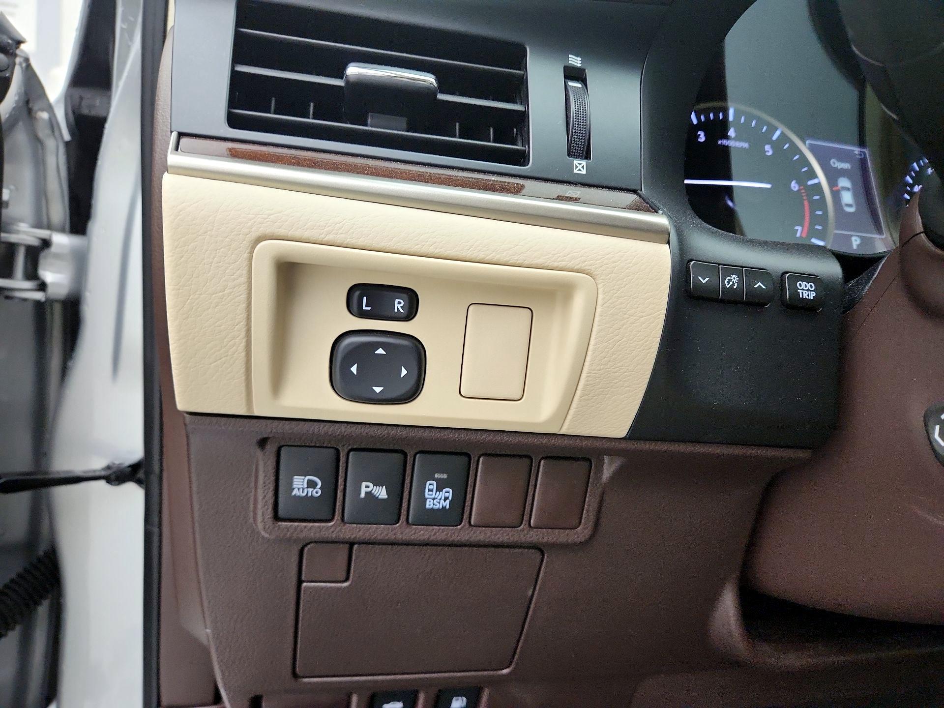 Thumbnail: 2016 Lexus ES - 13