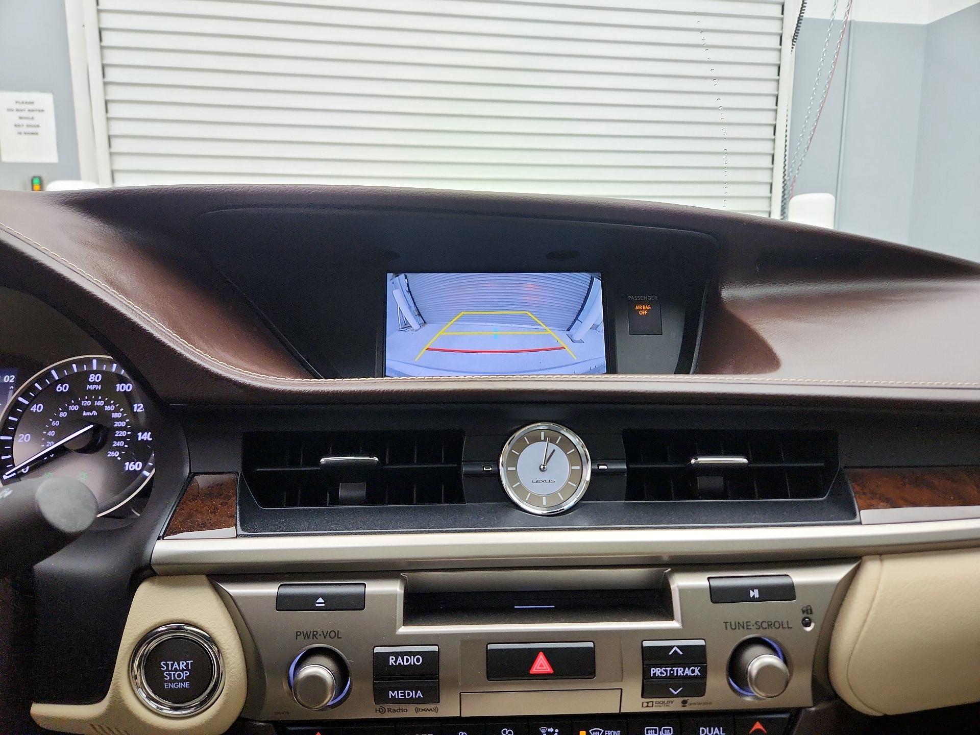 Thumbnail: 2016 Lexus ES - 15