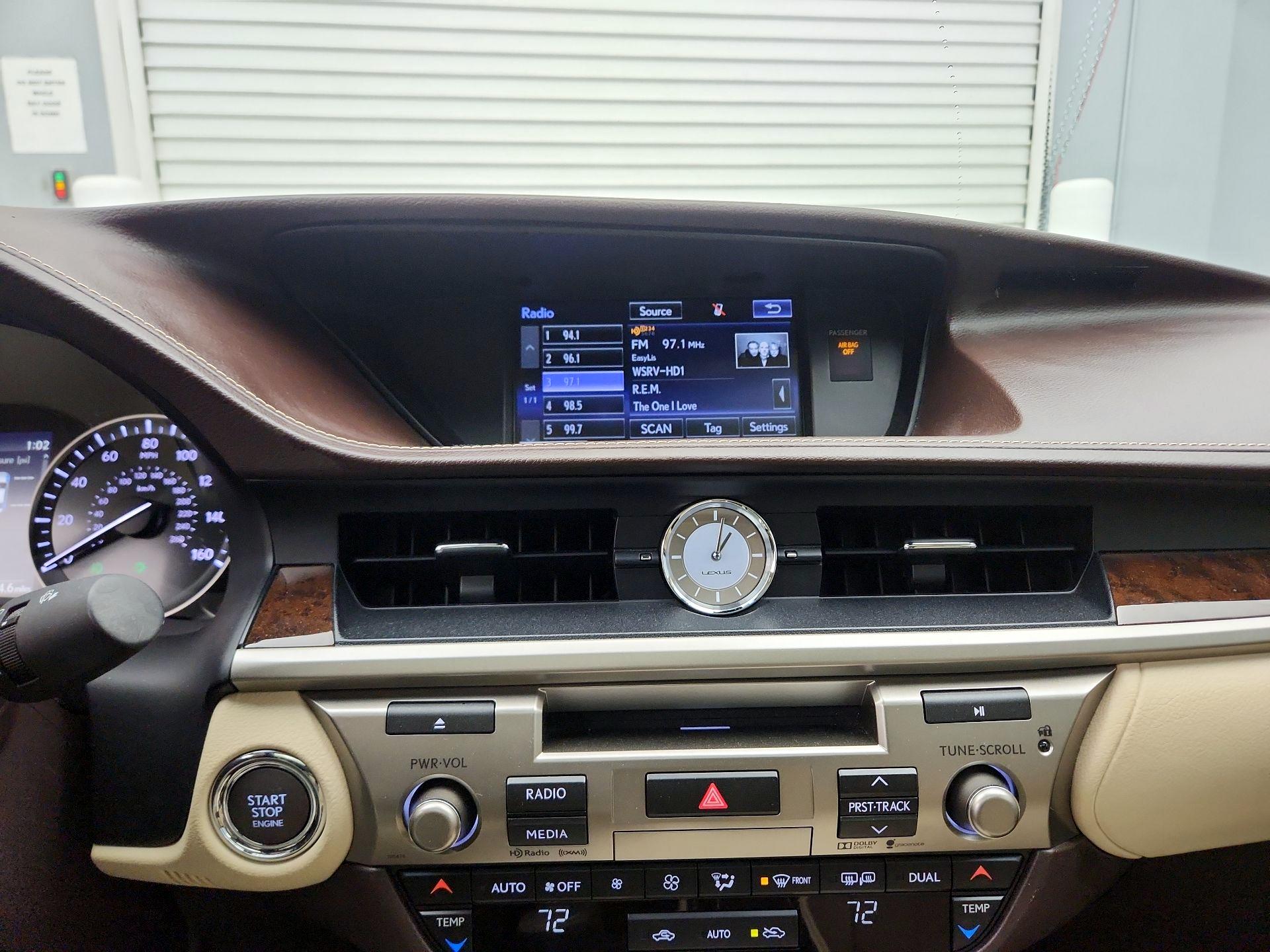 Thumbnail: 2016 Lexus ES - 16