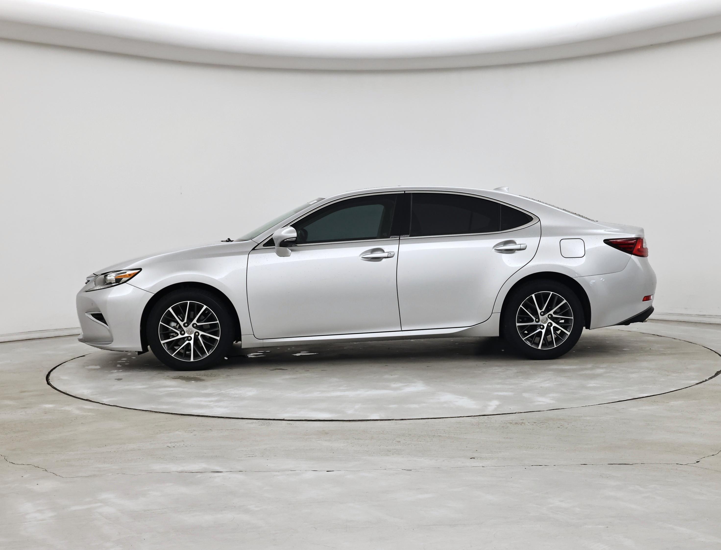 Thumbnail: 2016 Lexus ES - 3
