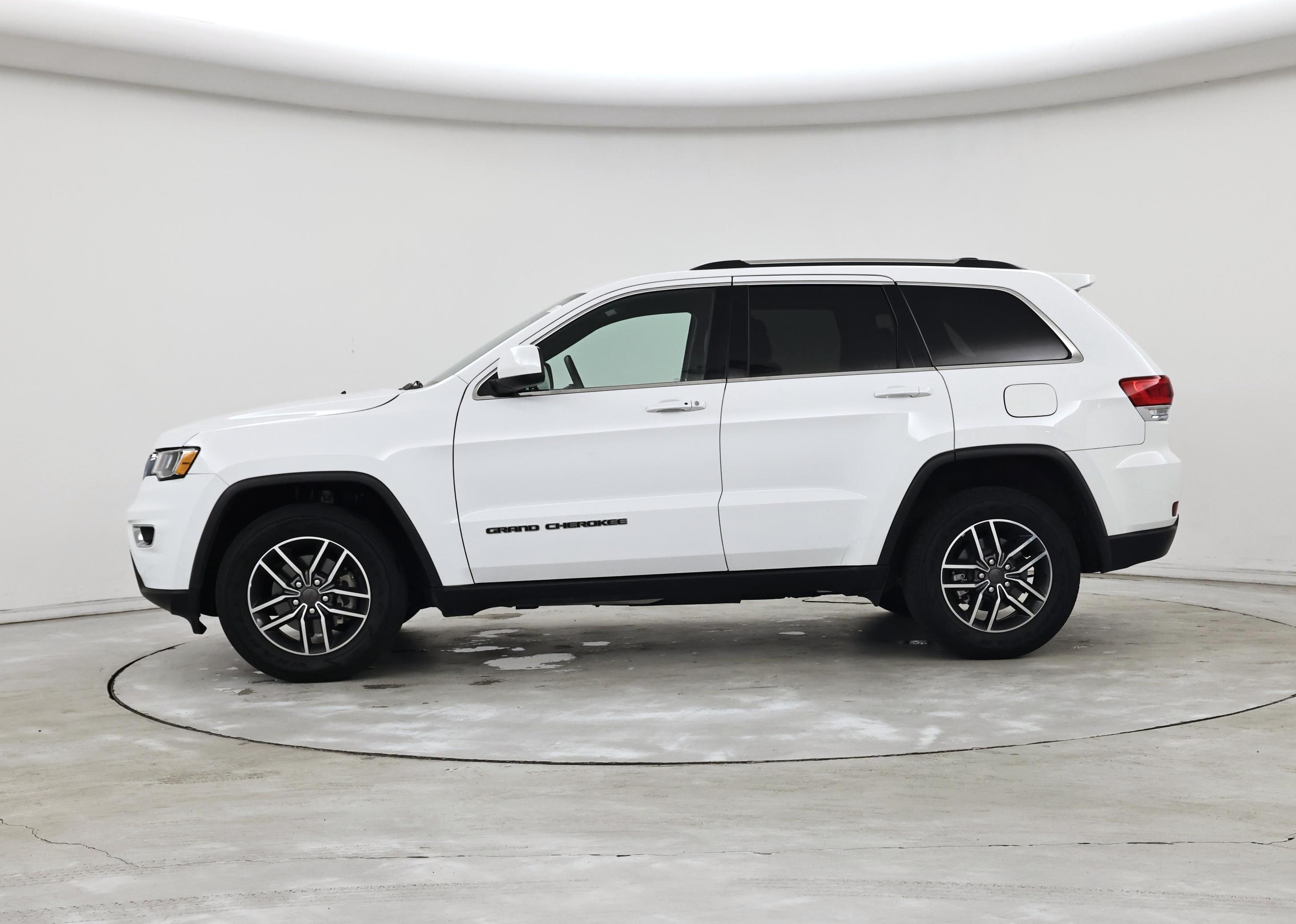 Thumbnail: 2019 Jeep Grand Cherokee - 3