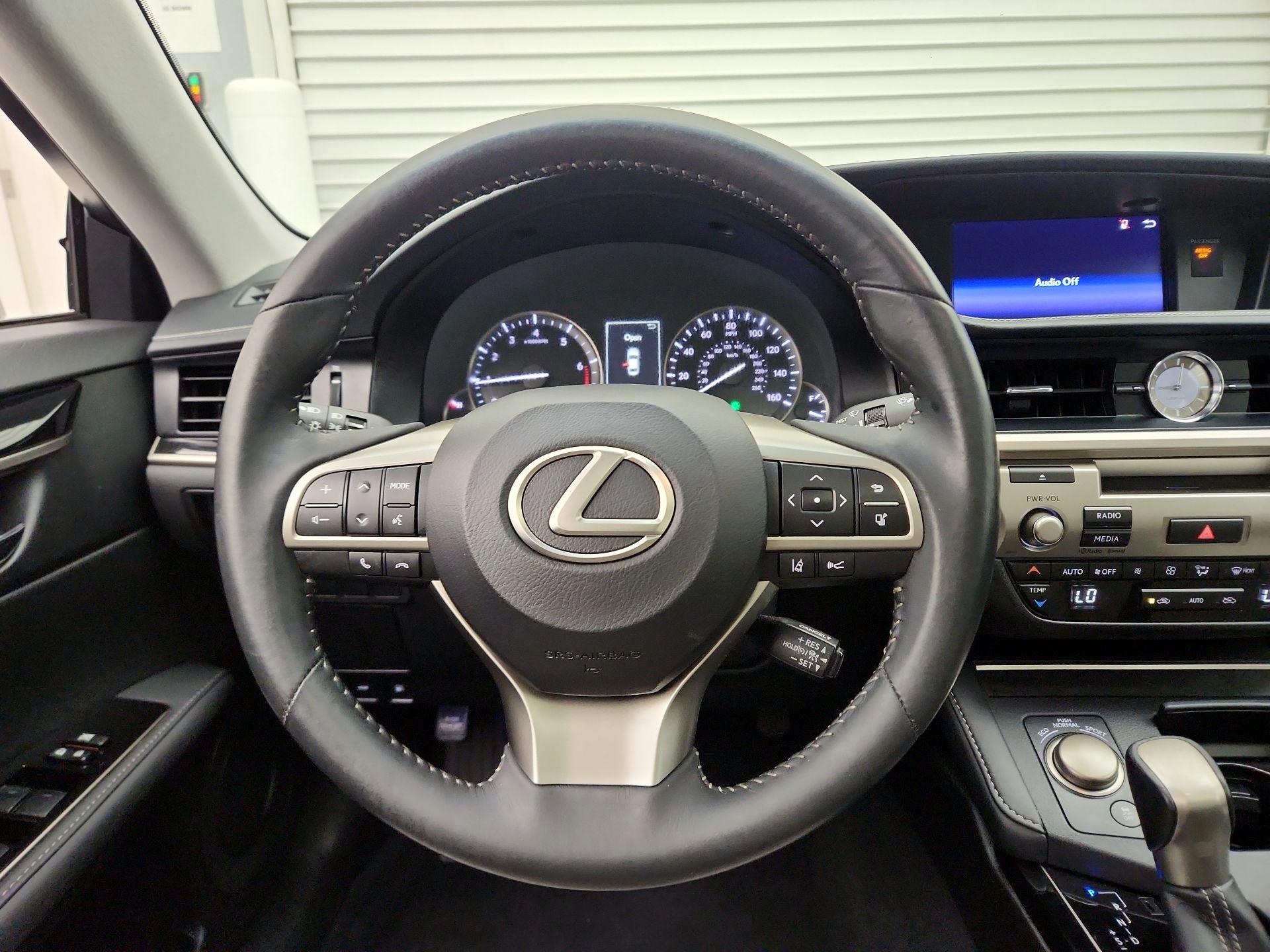 Thumbnail: 2018 Lexus ES - 10