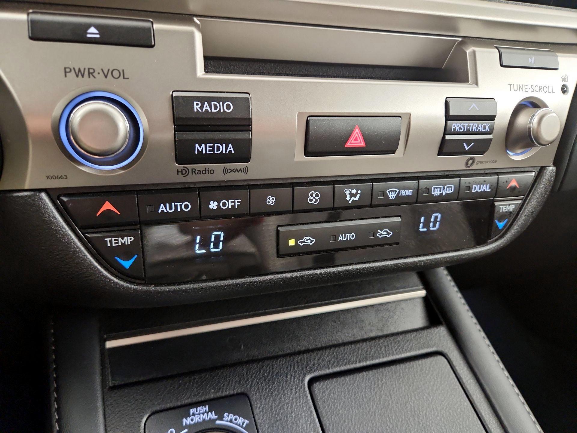 Thumbnail: 2018 Lexus ES - 16