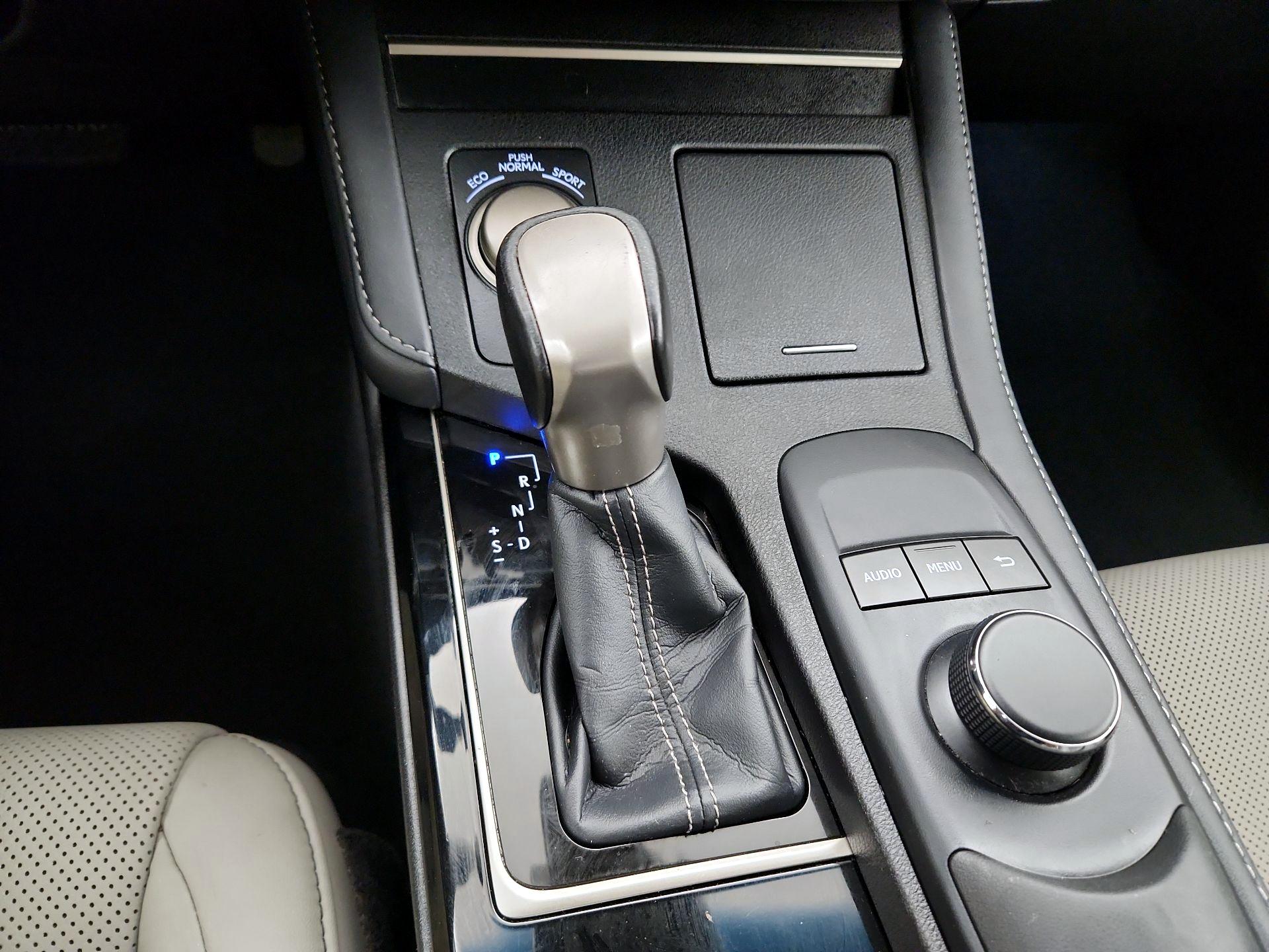 Thumbnail: 2018 Lexus ES - 17