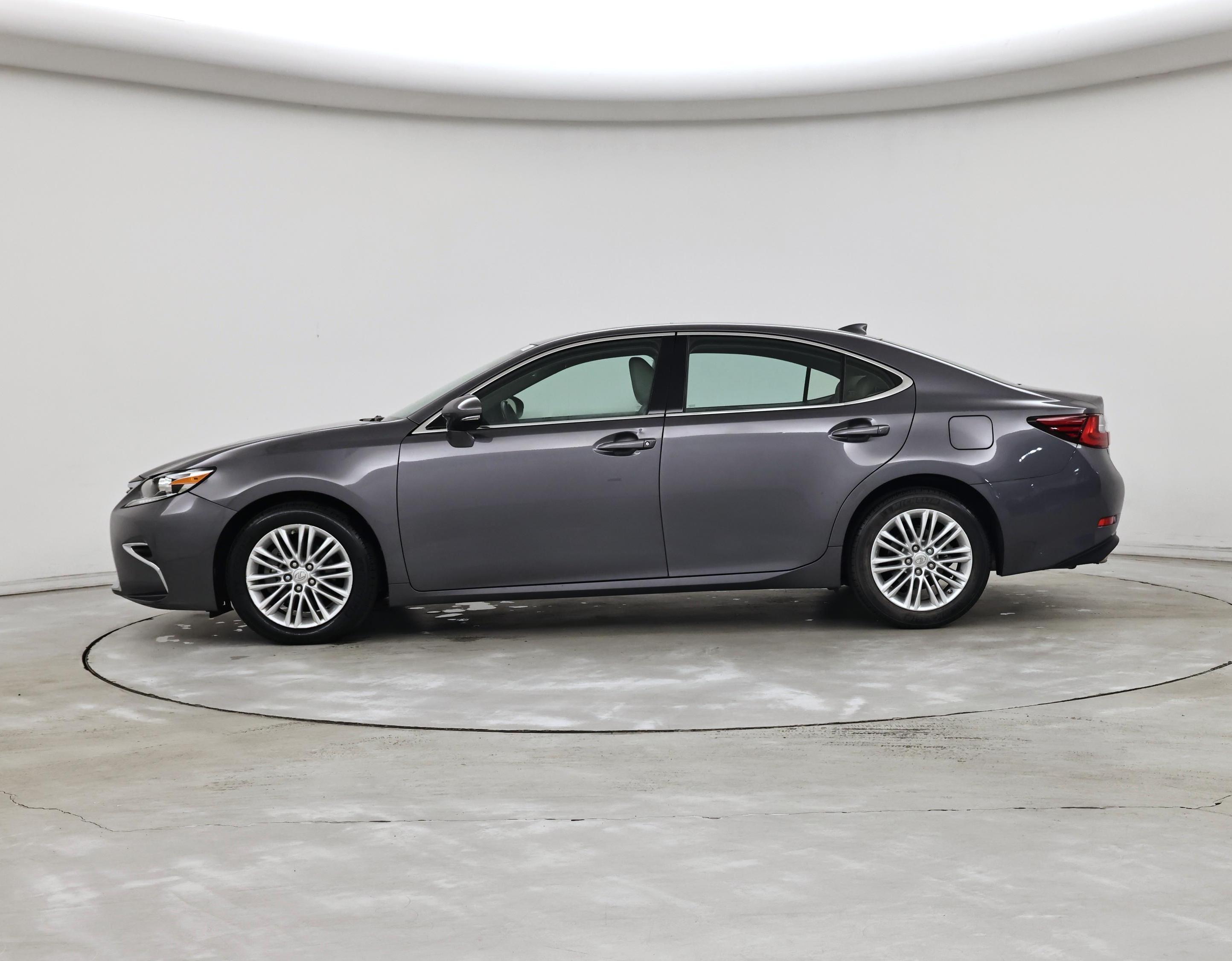 Thumbnail: 2018 Lexus ES - 3