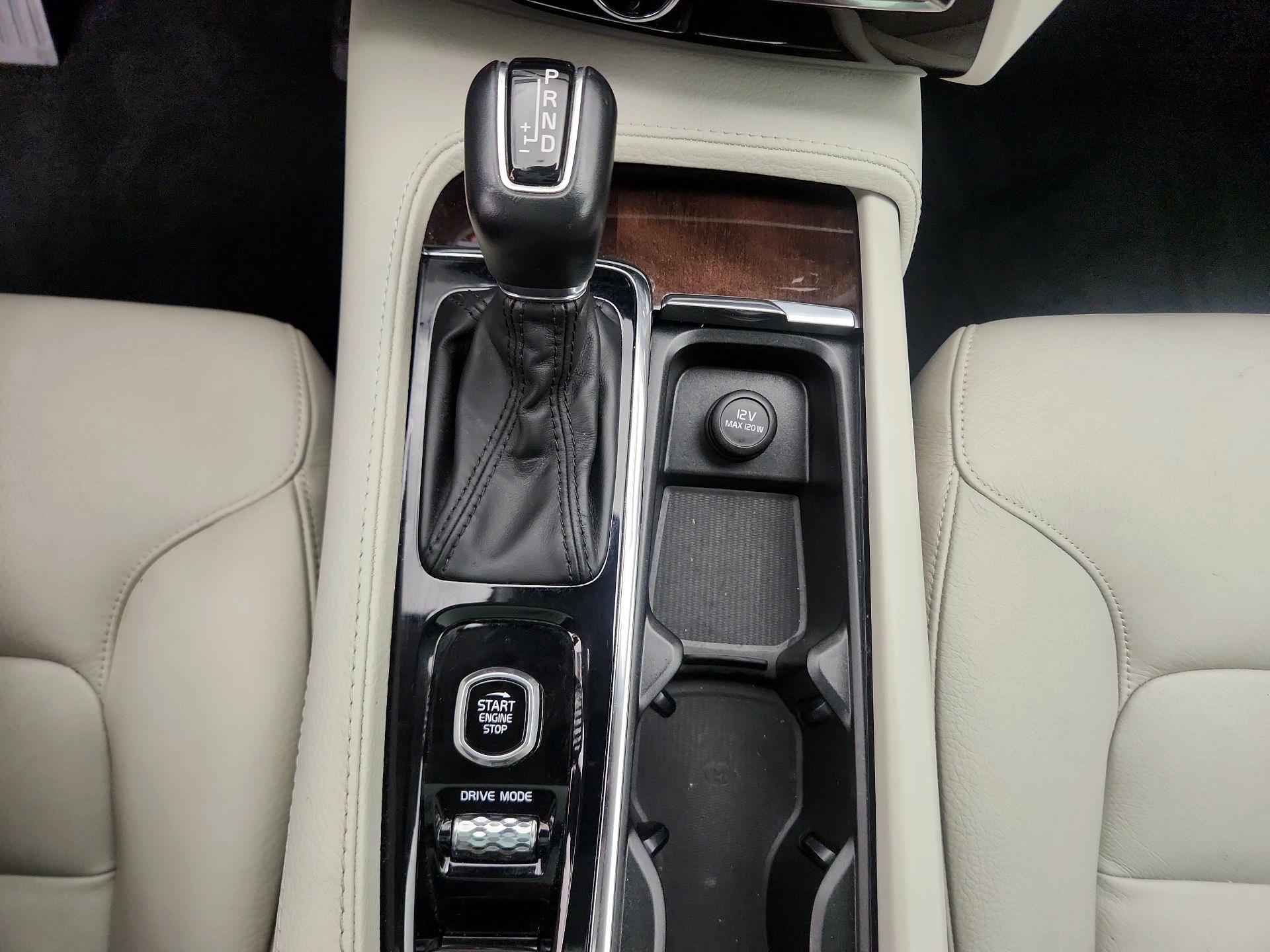 Thumbnail: 2018 Volvo XC90 - 17