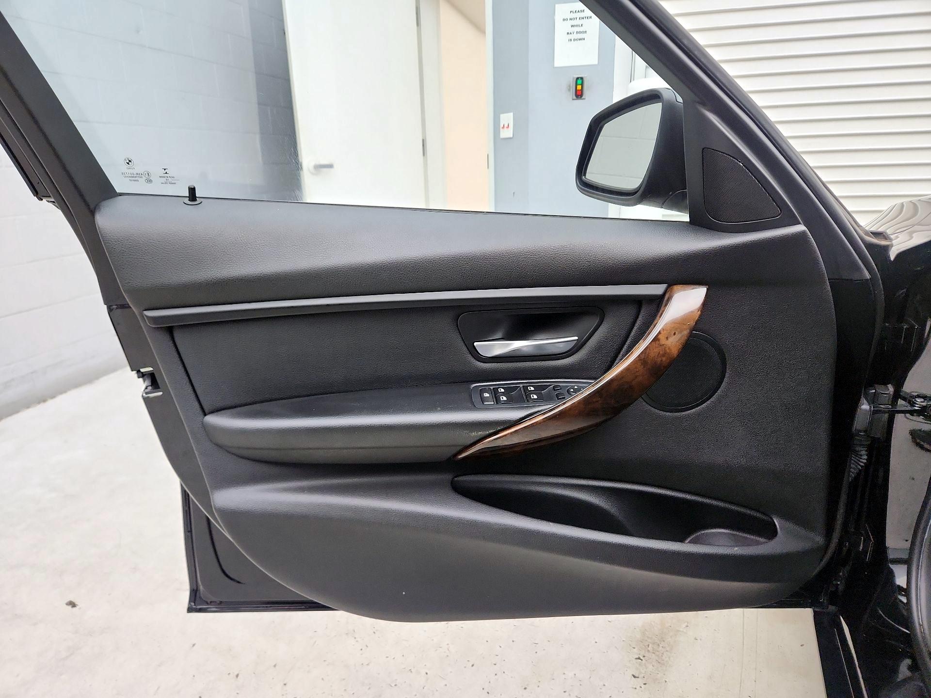 Thumbnail: 2015 BMW 3 Series - 12