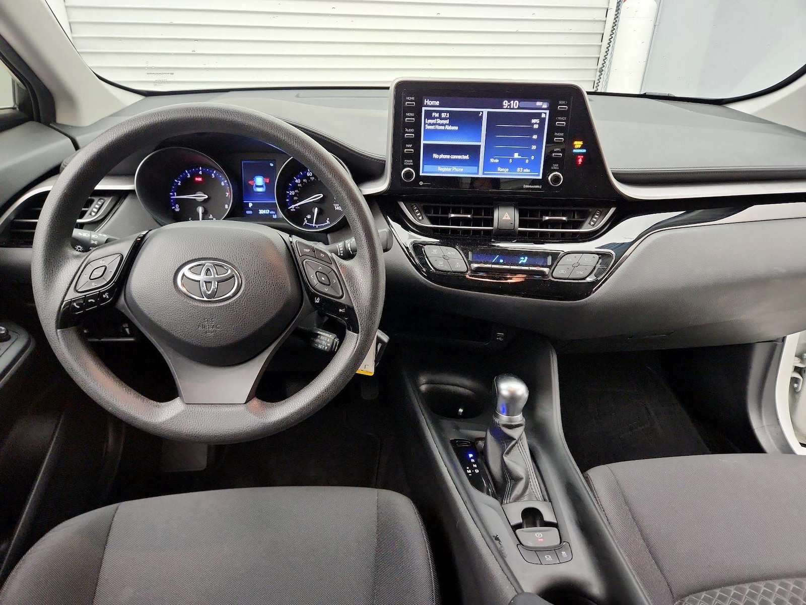 2020 Toyota C-HR LE - Photo 10