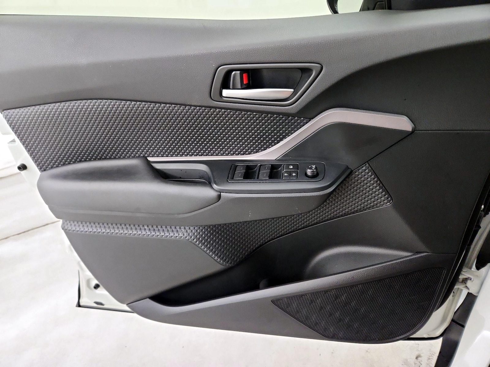 2020 Toyota C-HR LE - Photo 13