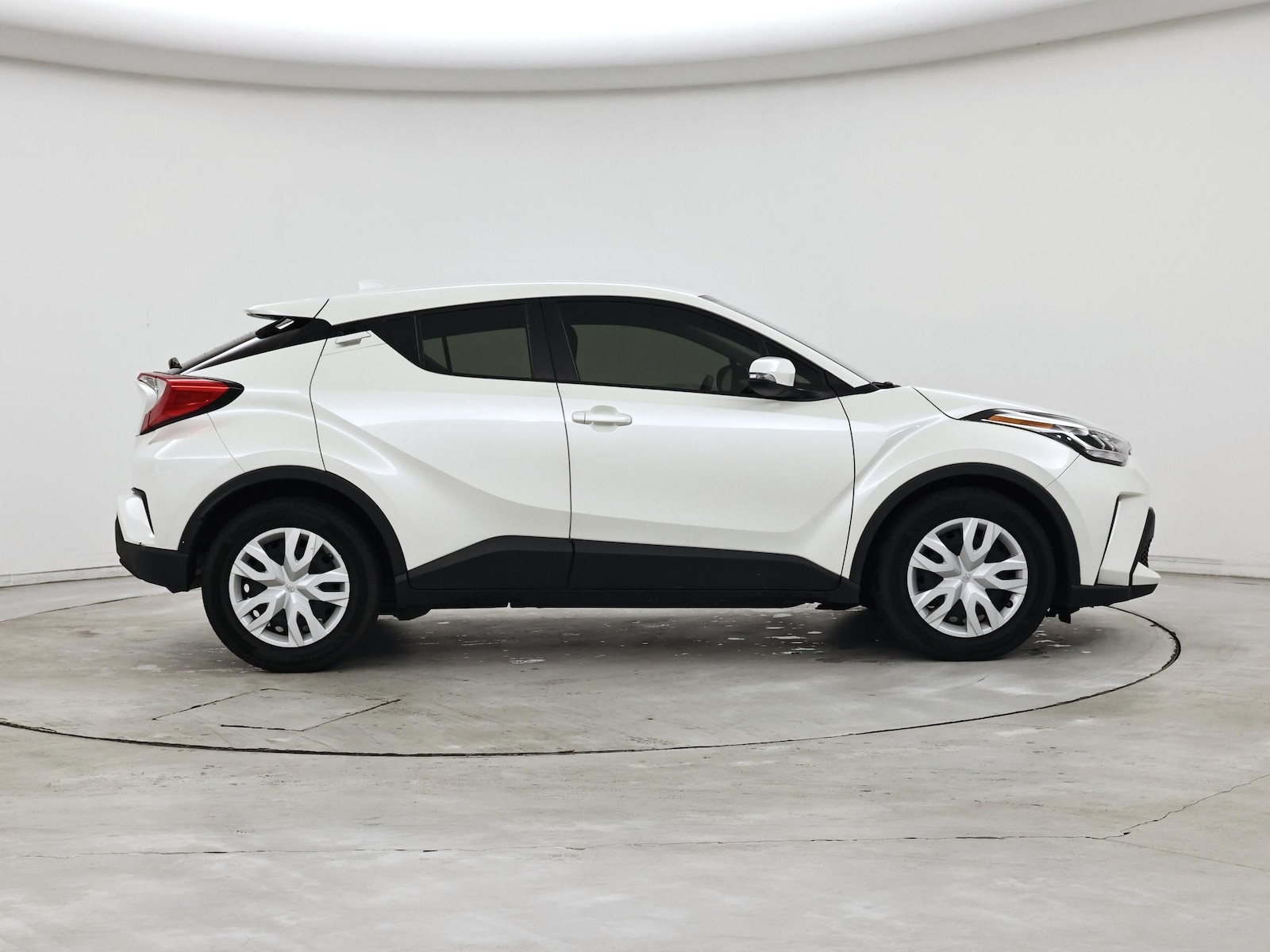 2020 Toyota C-HR LE - Photo 8