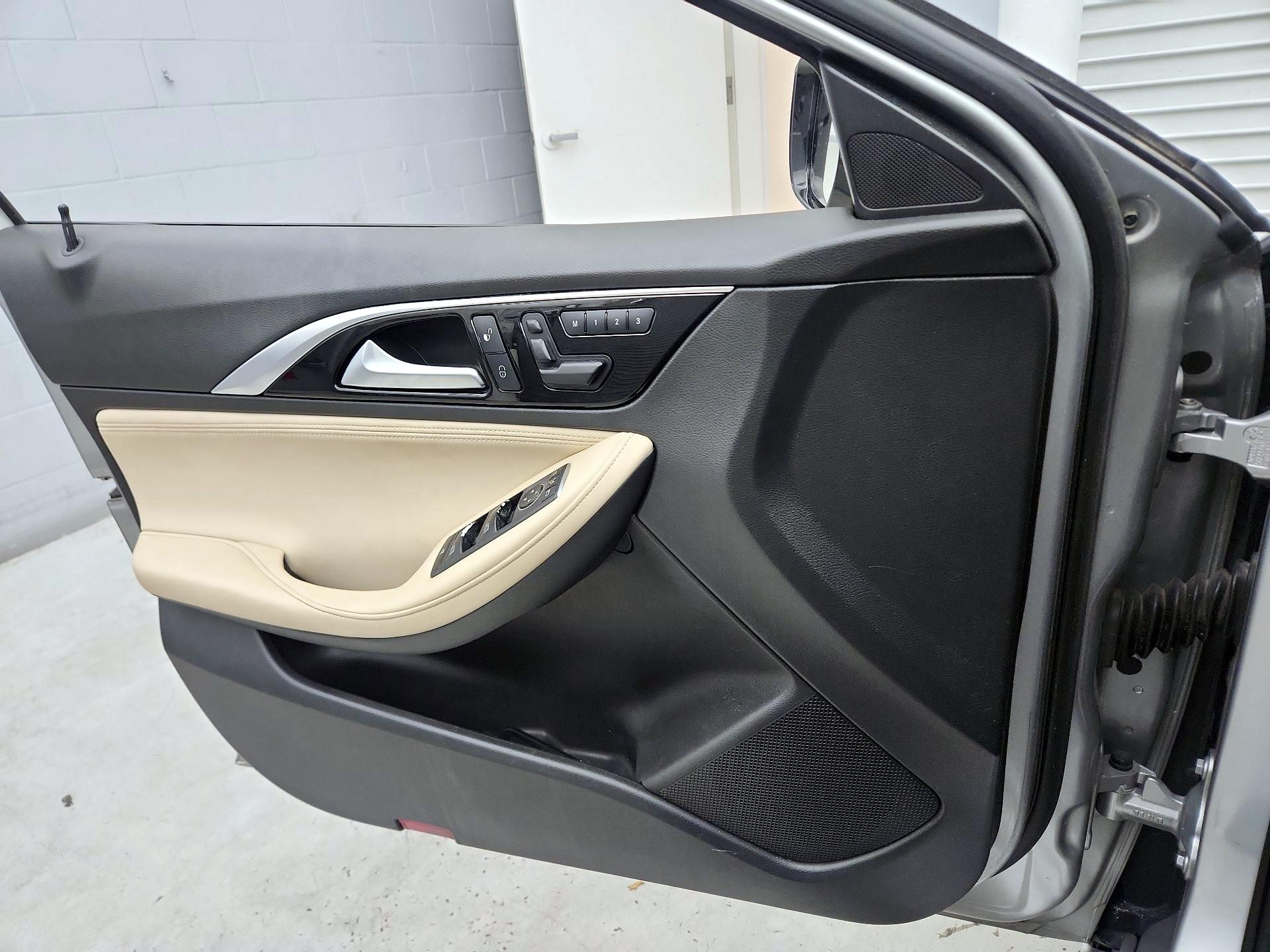 Thumbnail: 2019 INFINITI QX30 - 12