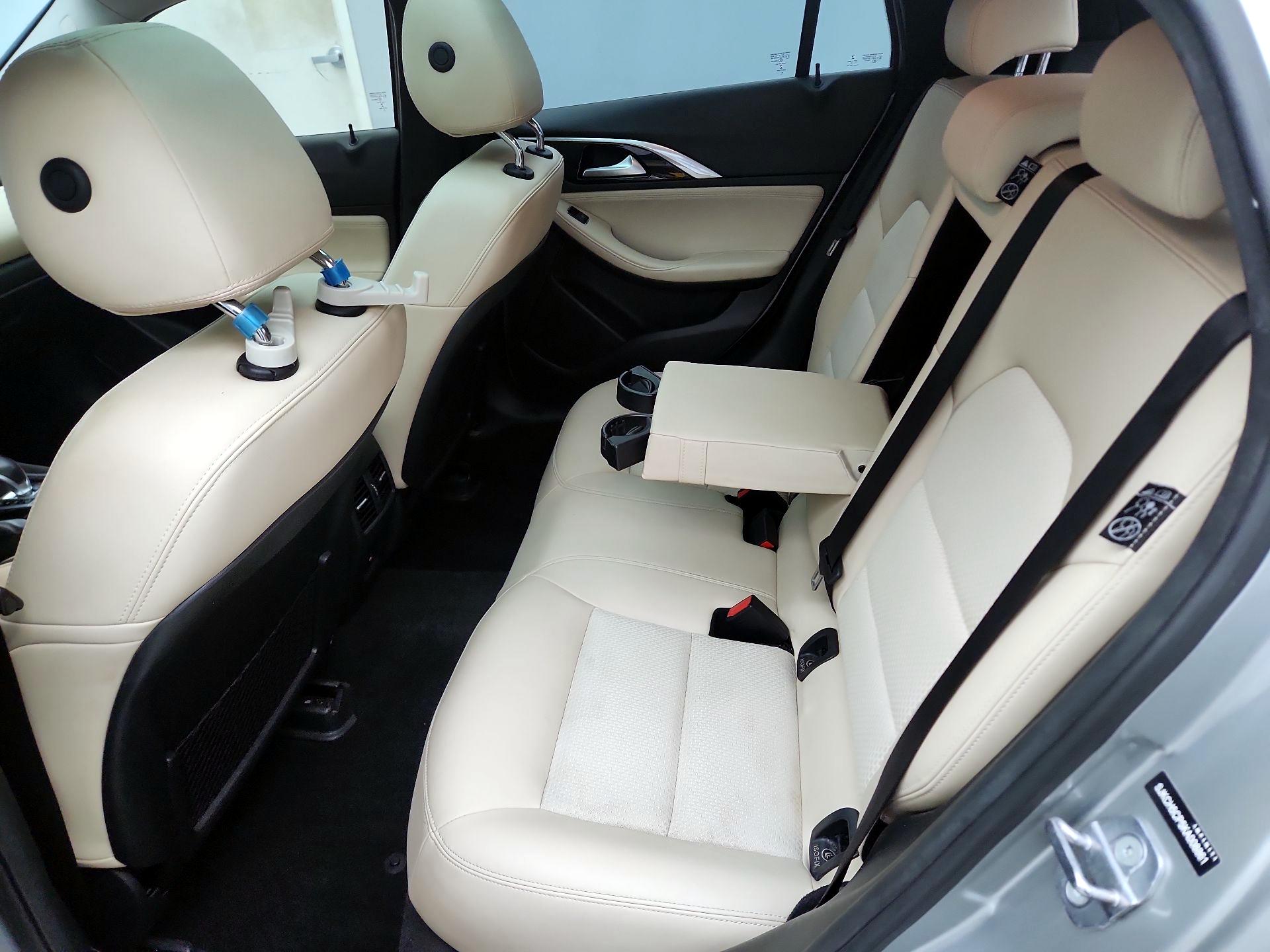 Thumbnail: 2019 INFINITI QX30 - 20