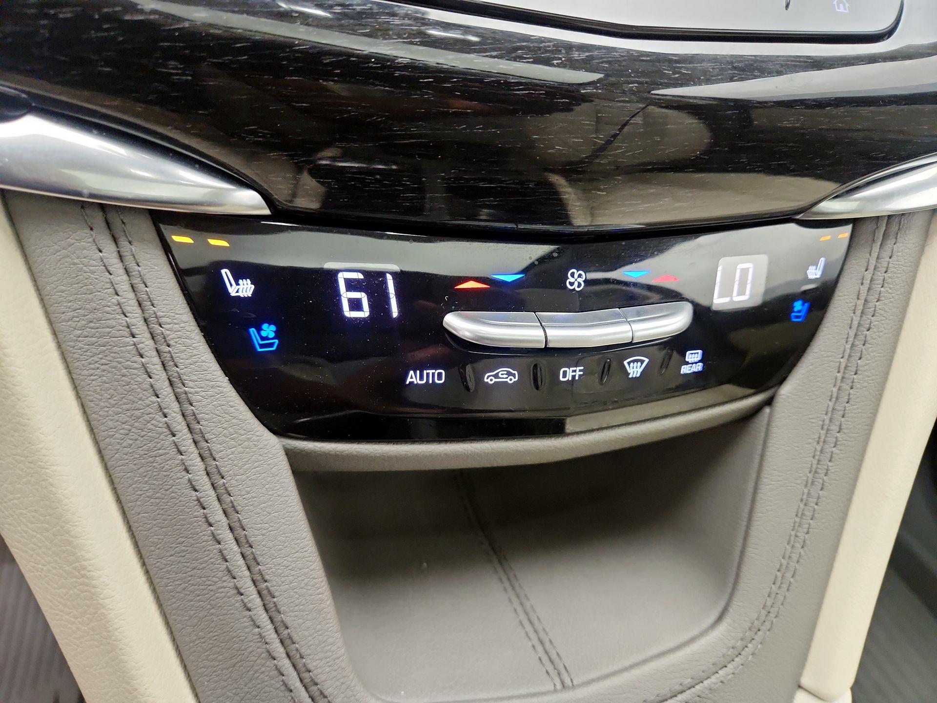 Thumbnail: 2023 Cadillac XT6 - 17