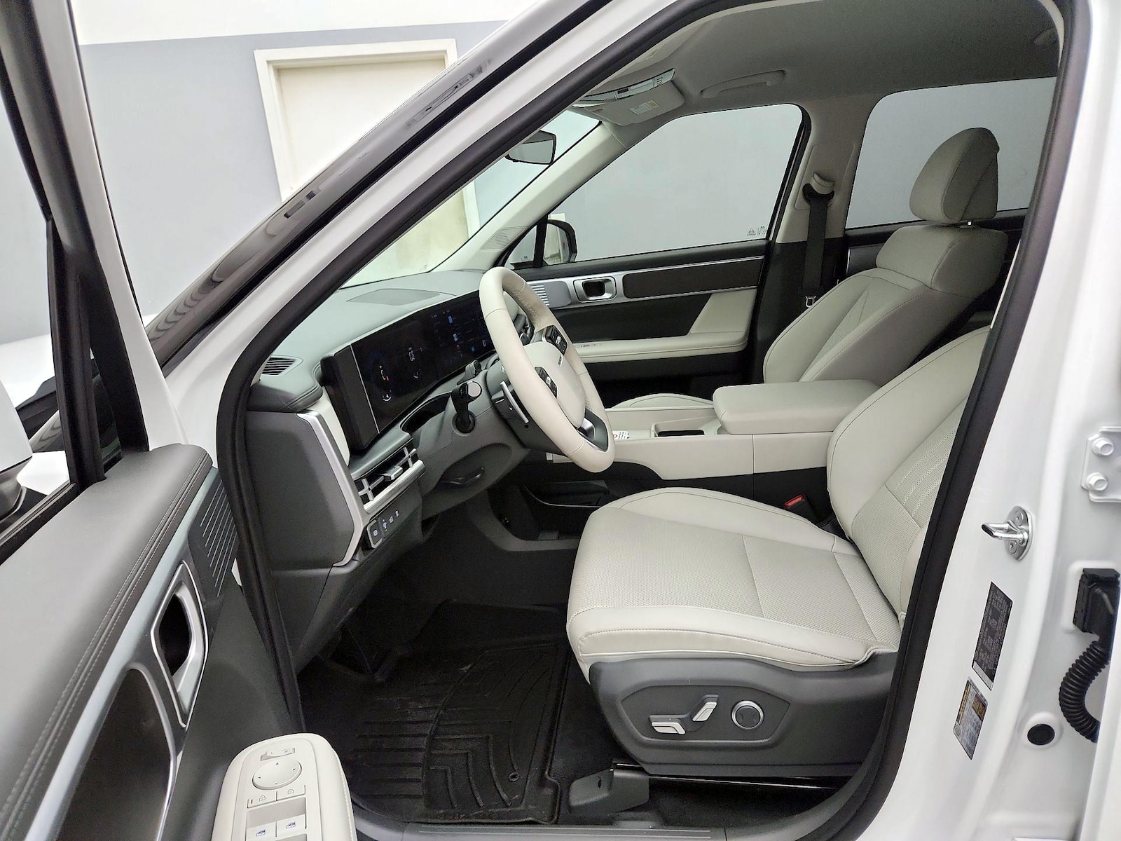 2025 Hyundai Santa Fe SEL - Photo 12