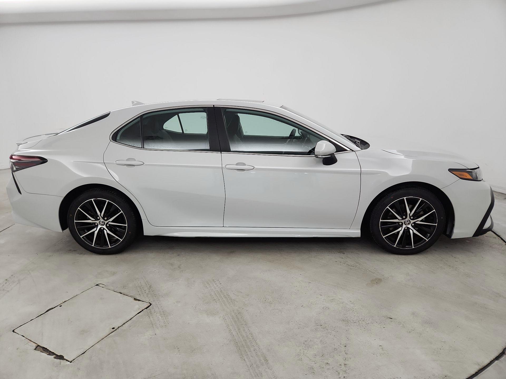 Thumbnail: 2022 Toyota Camry - 4