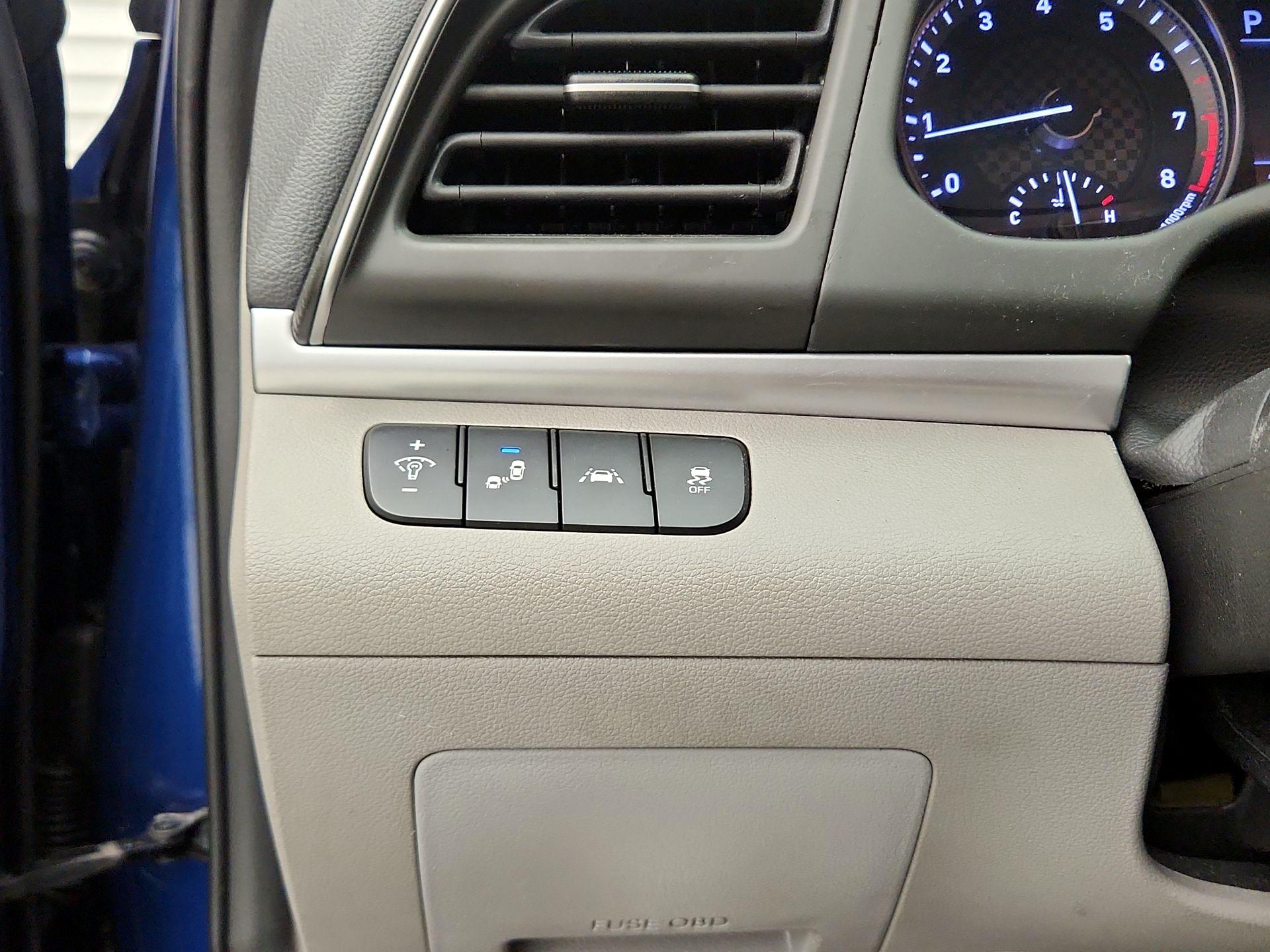 Thumbnail: 2019 Hyundai Elantra - 13