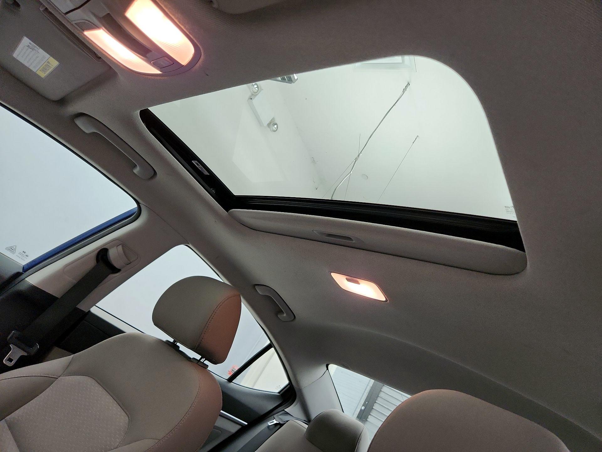 Thumbnail: 2019 Hyundai Elantra - 19