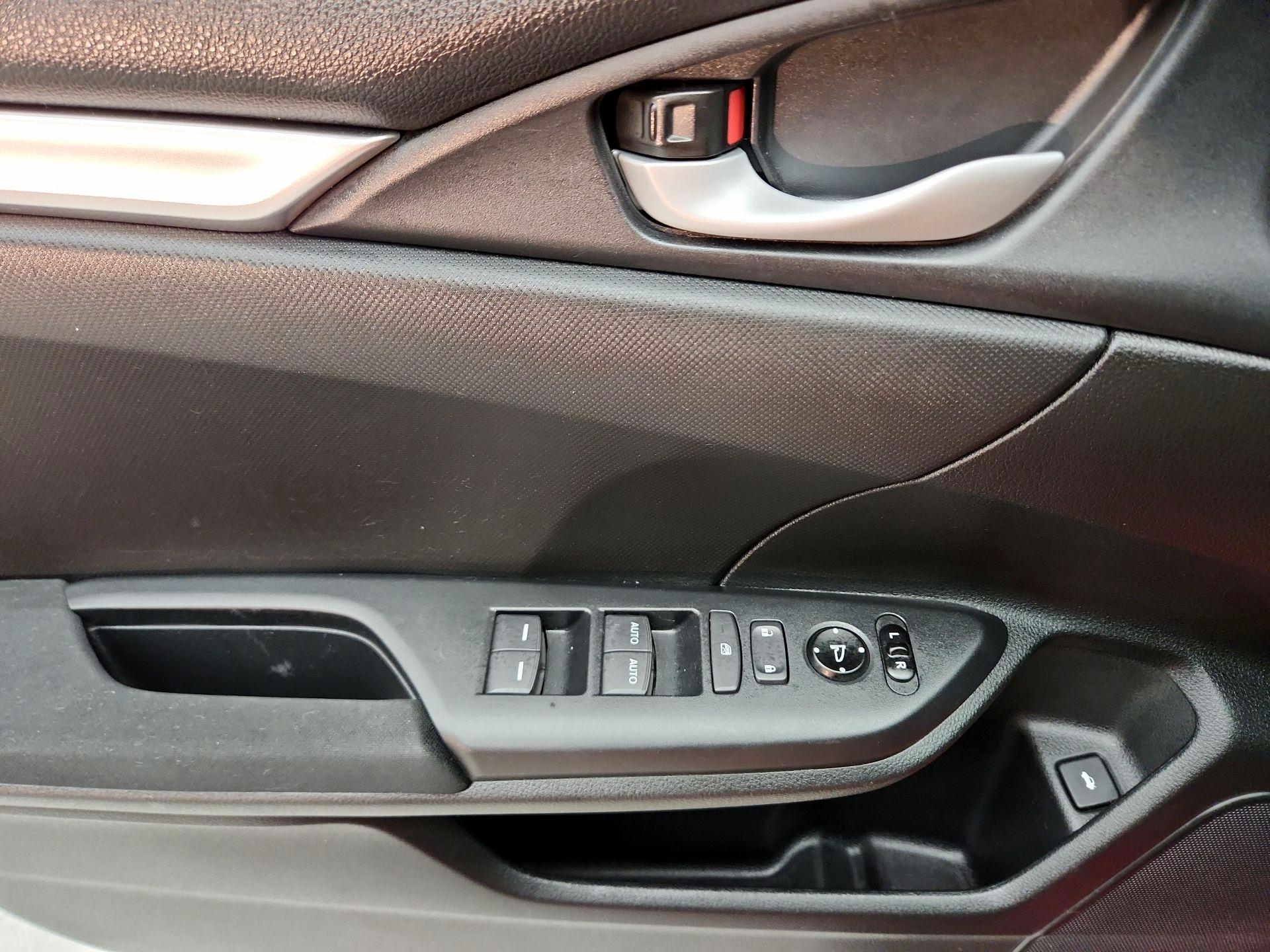 Thumbnail: 2016 Honda Civic - 12